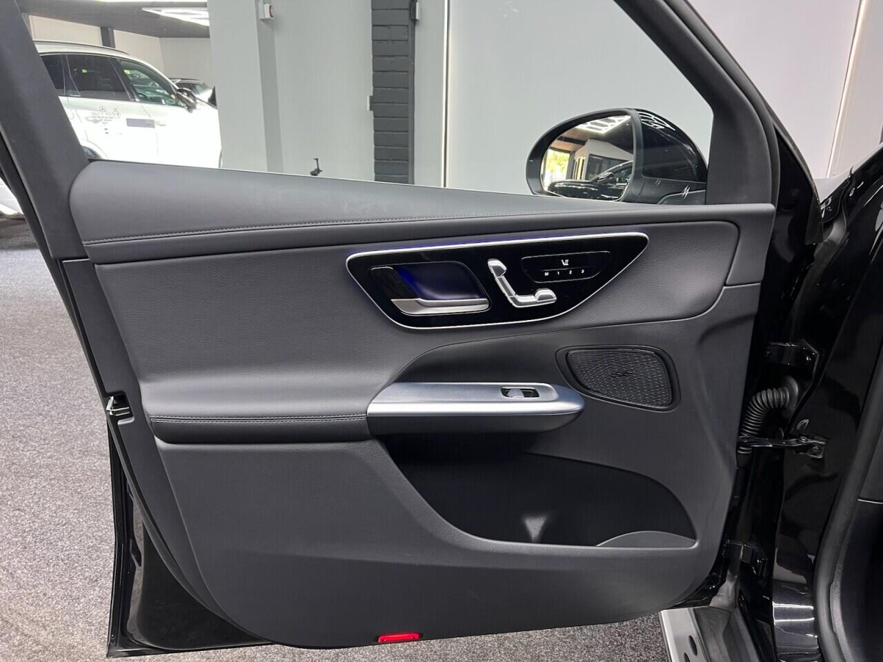 Mercedes-Benz GLC view 26