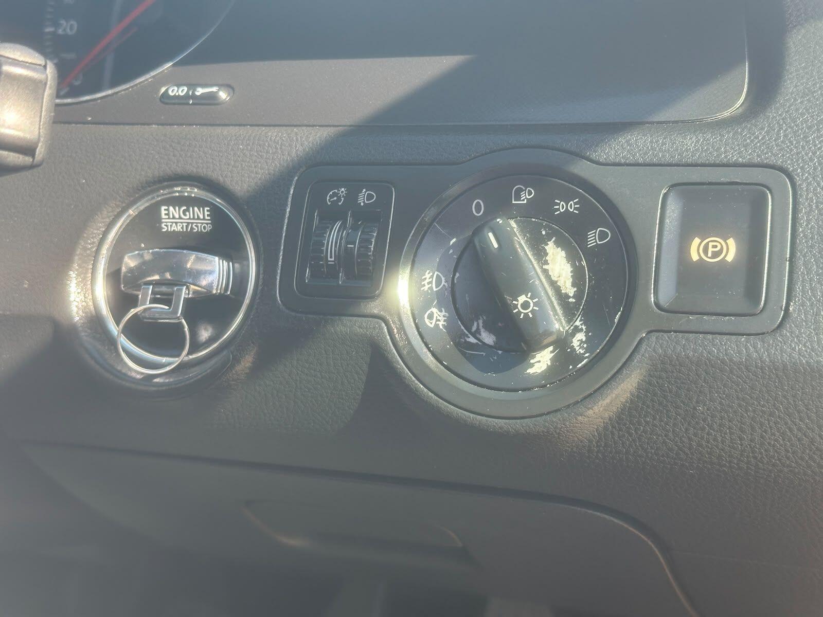 Volkswagen Passat view 4