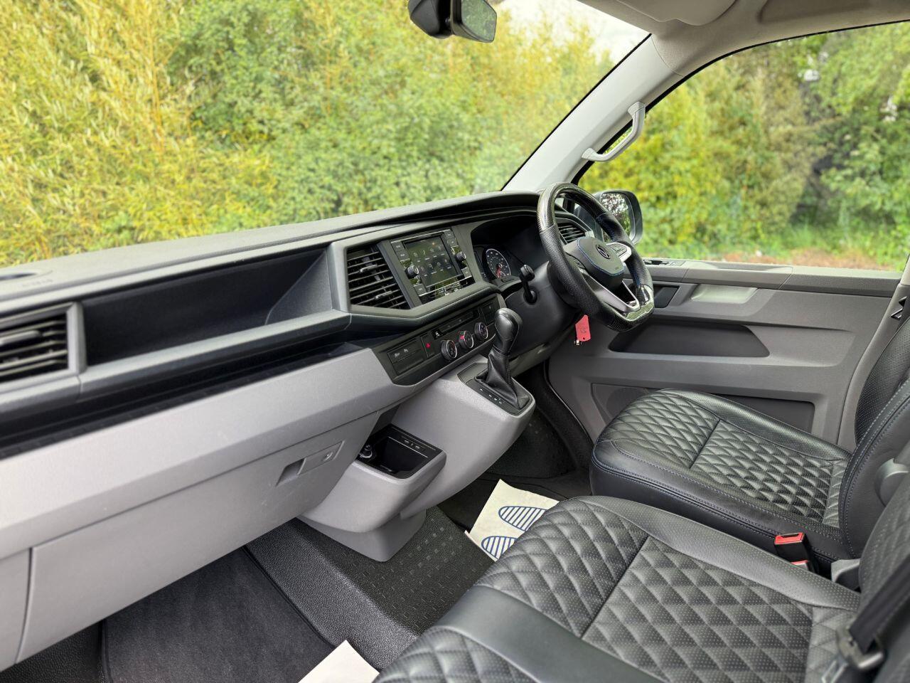 Volkswagen Transporter view 13