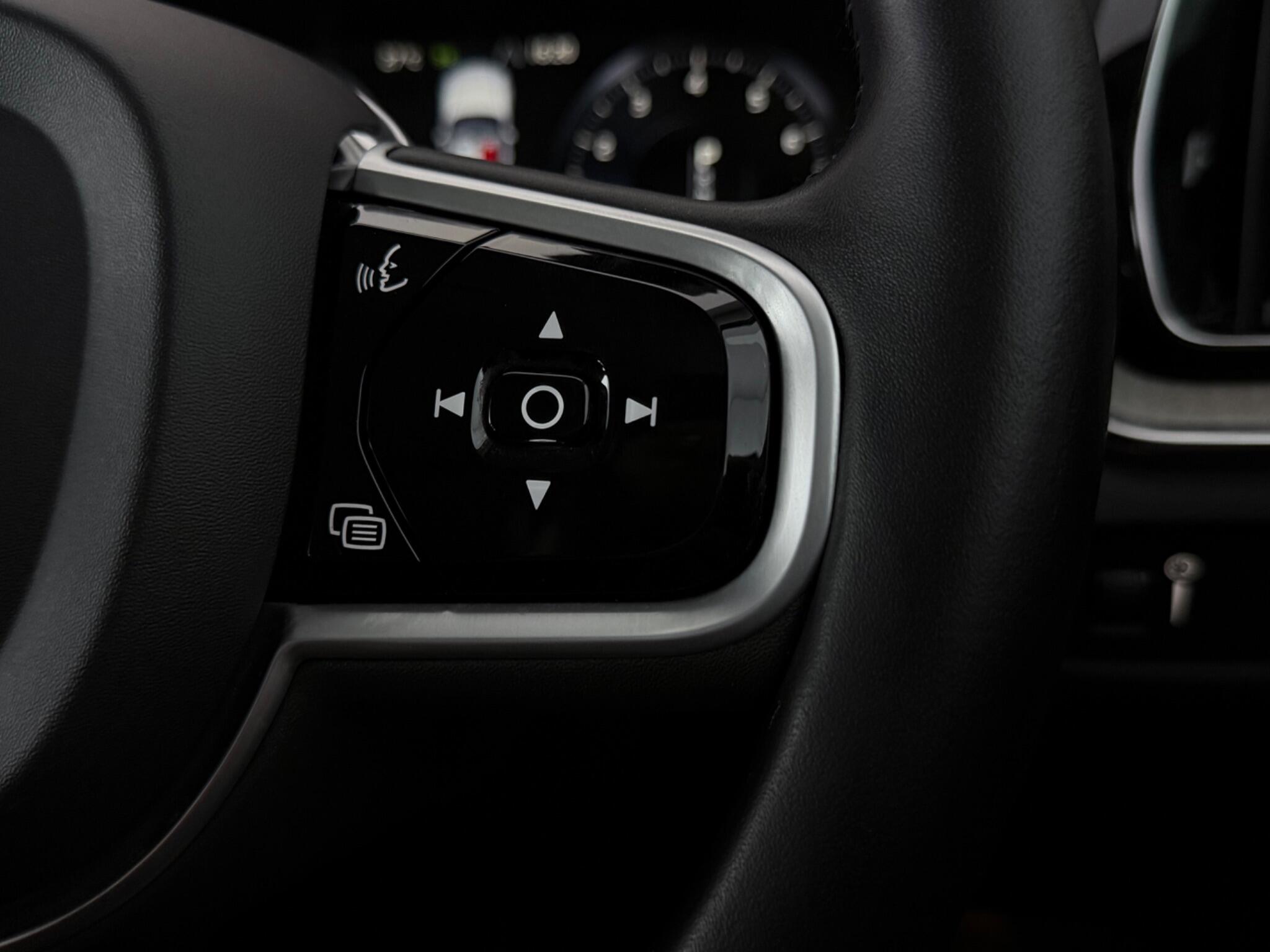 Volvo S60 view 16