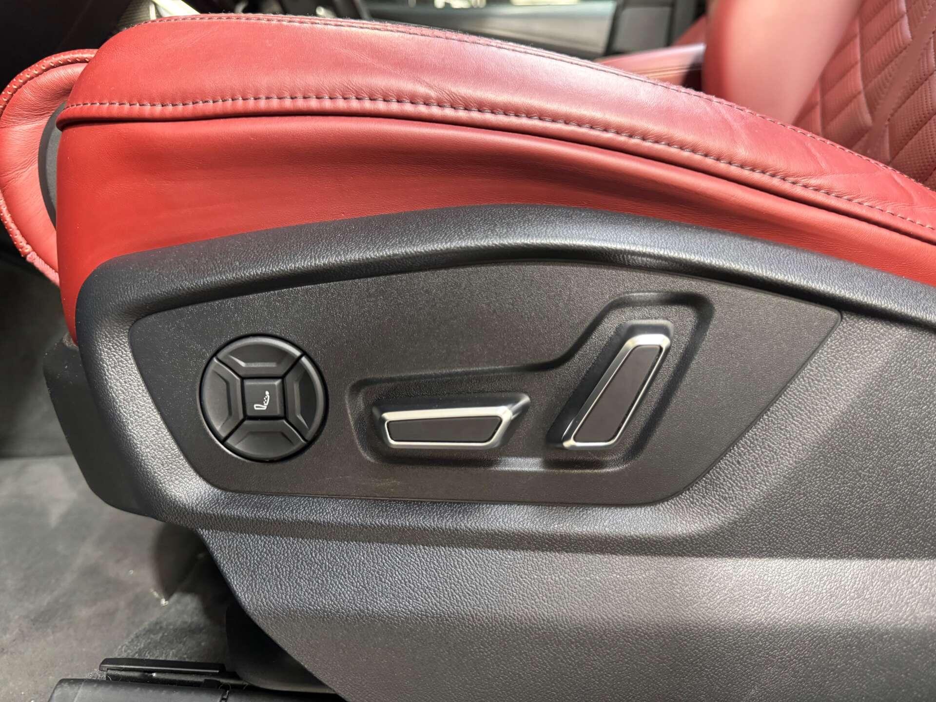 Audi SQ8 view 24