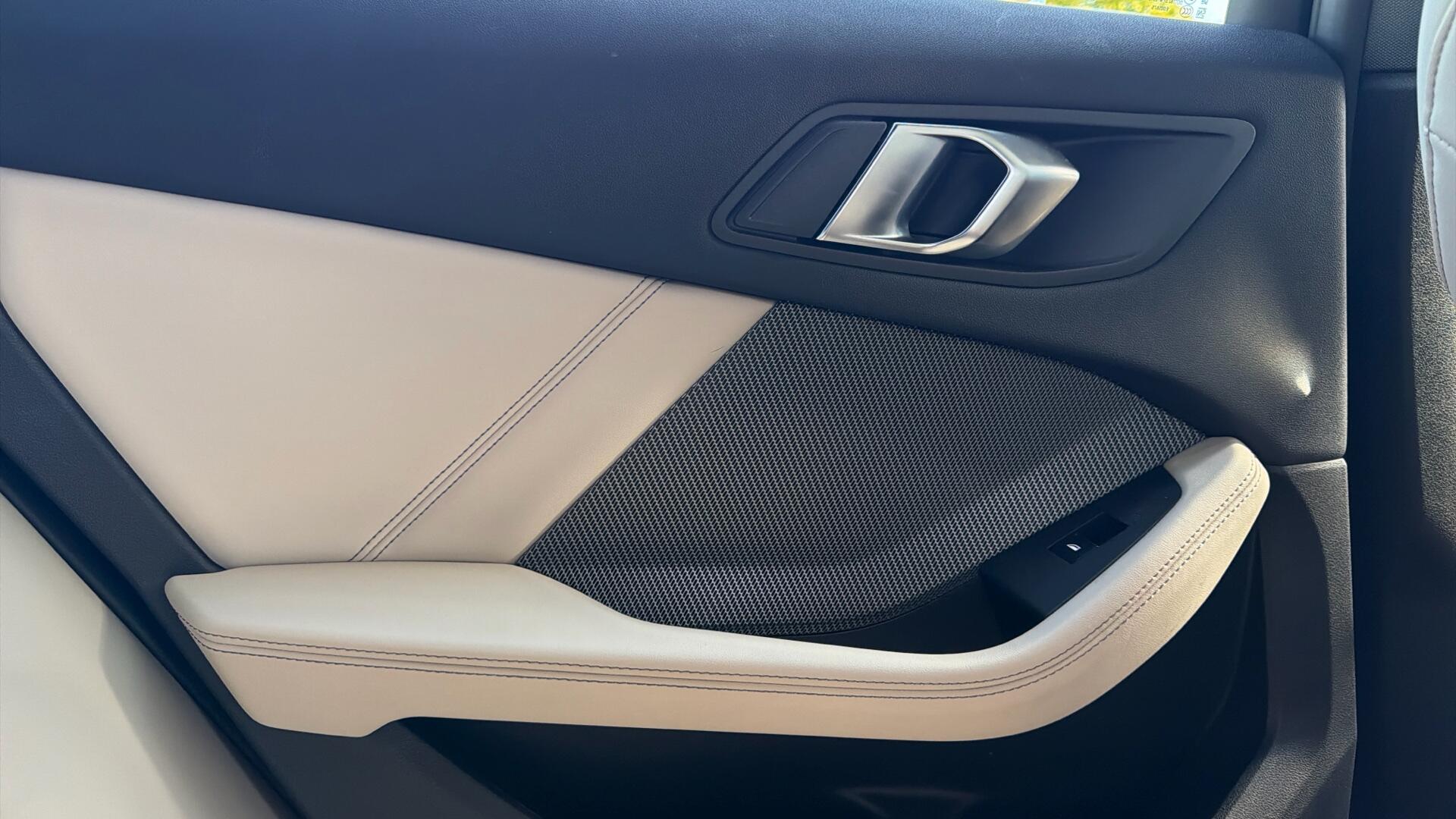 BMW 1 Series view 36