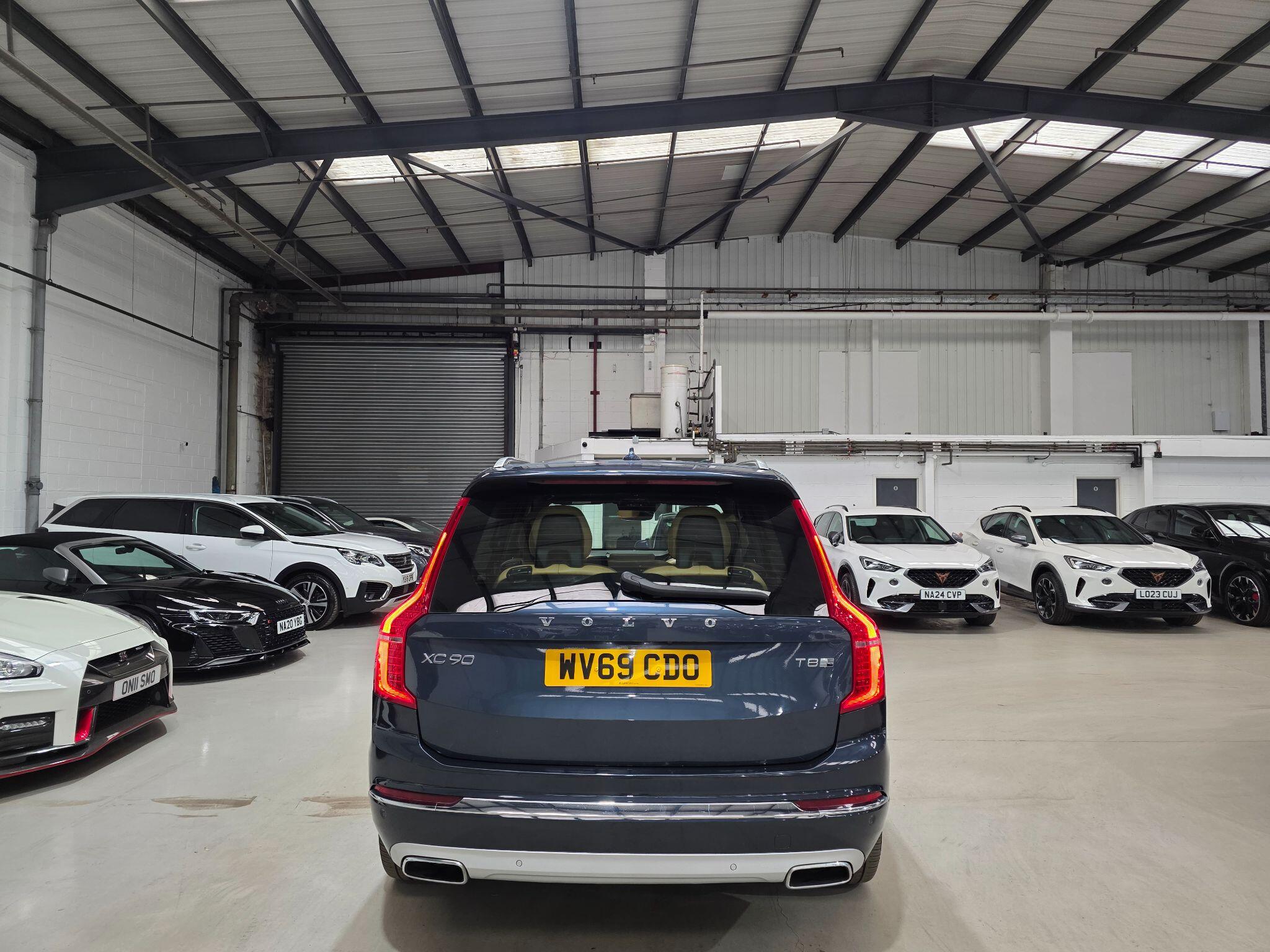 Volvo XC90 view 4