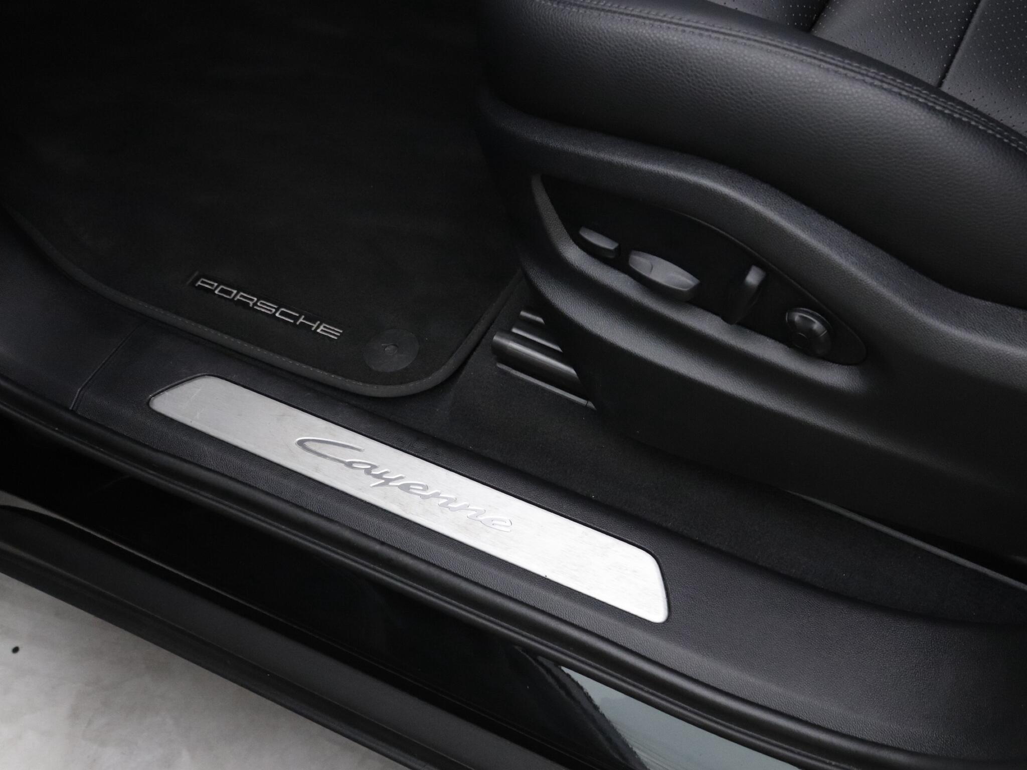 Porsche Cayenne view 25