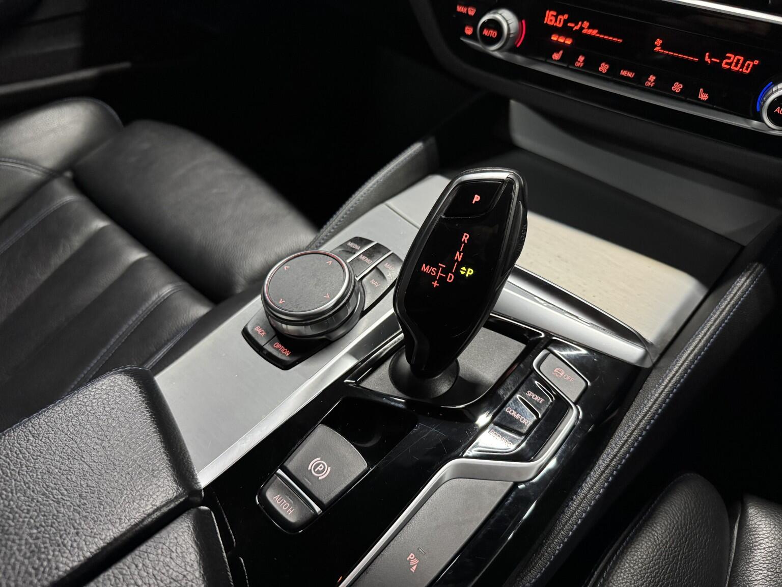 BMW 5 Series view 32