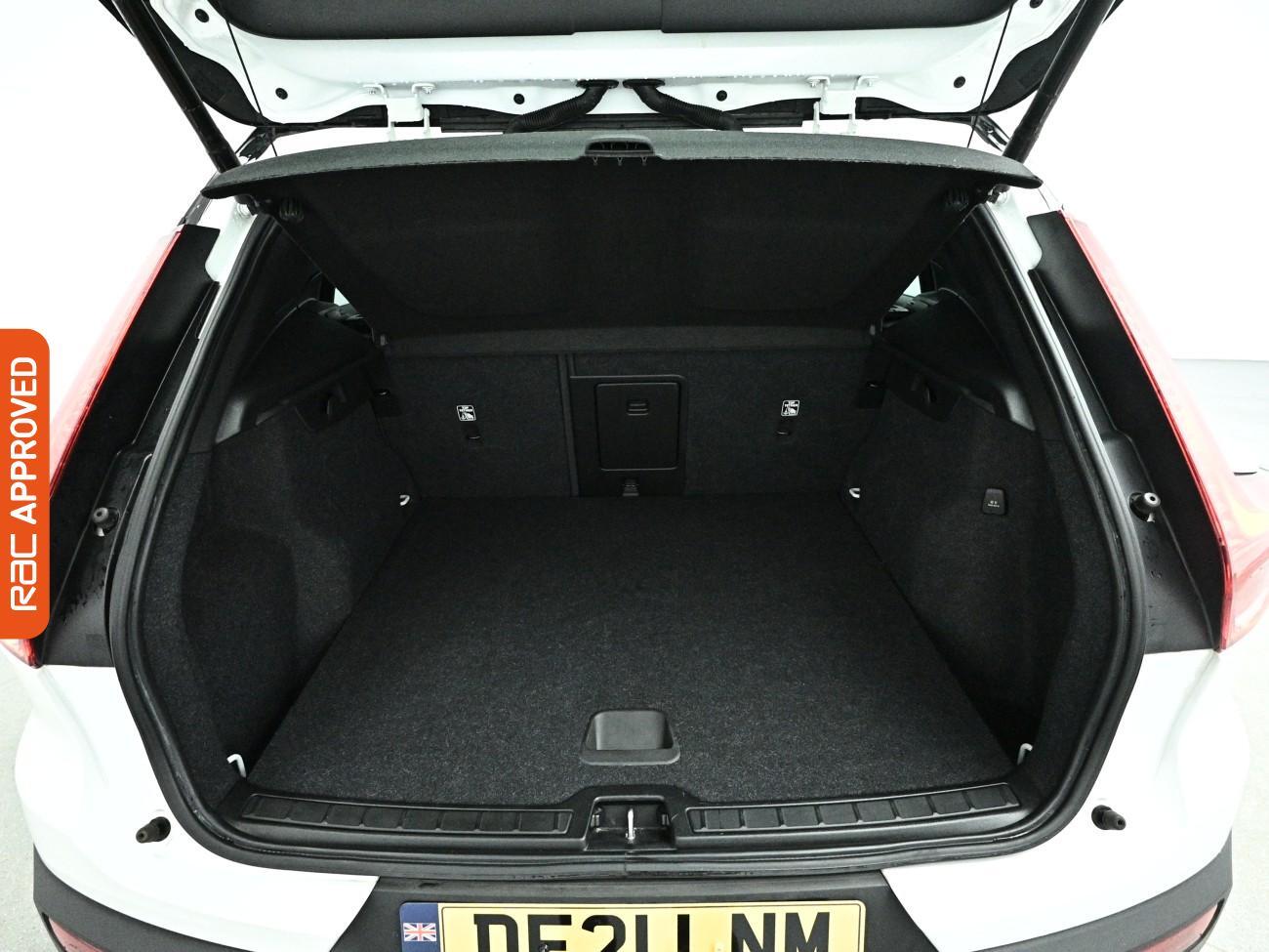 Volvo XC40 view 28