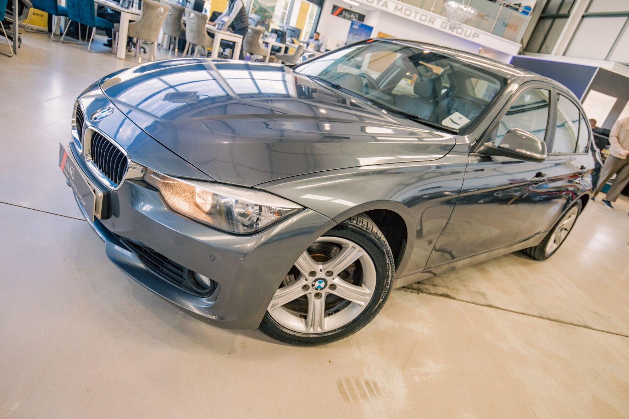 BMW 3 Series view 5