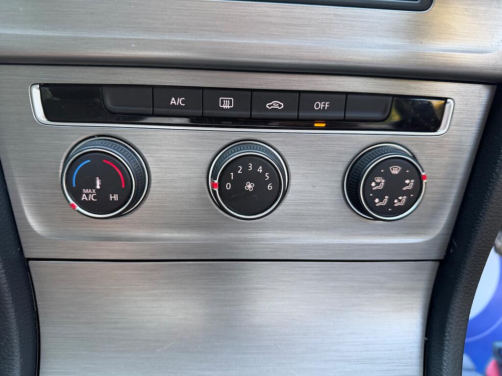 Volkswagen Golf view 19
