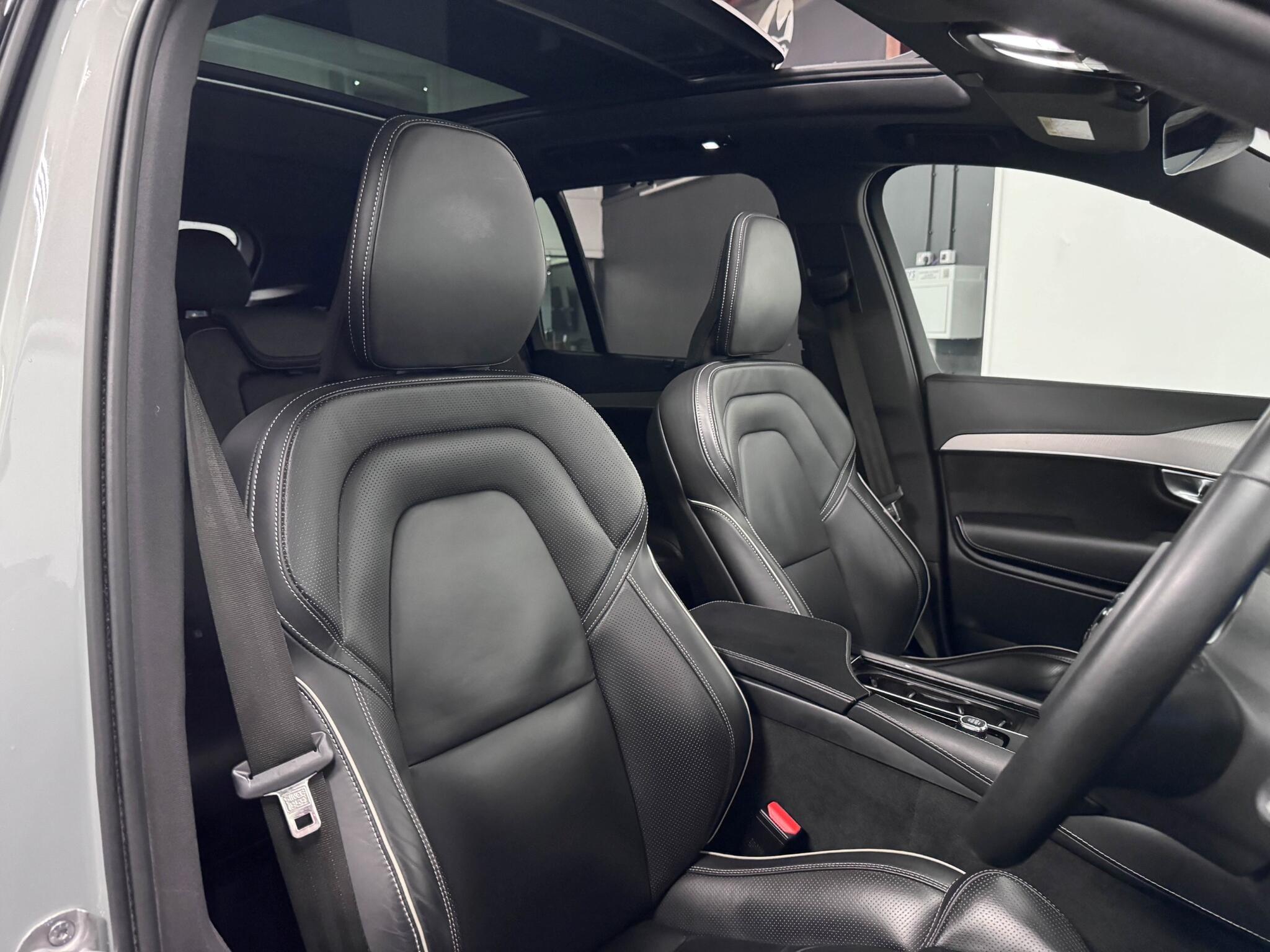 Volvo XC90 view 33
