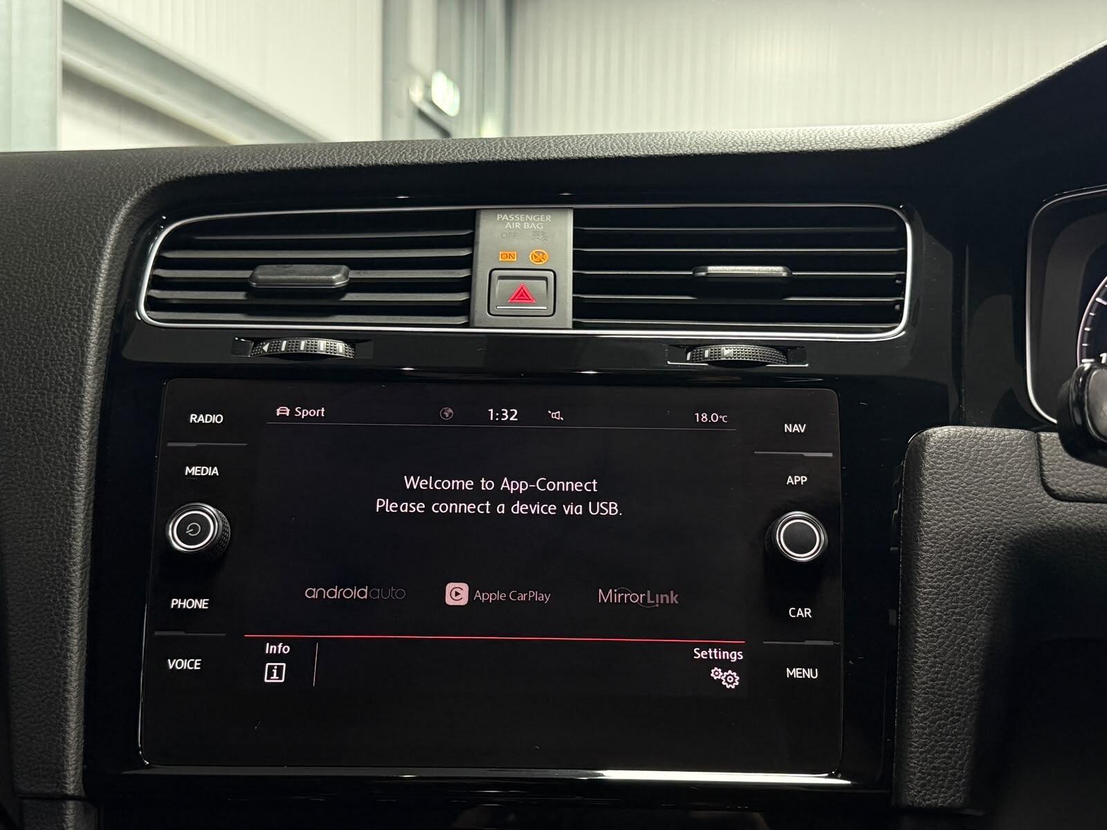 Volkswagen Golf view 18