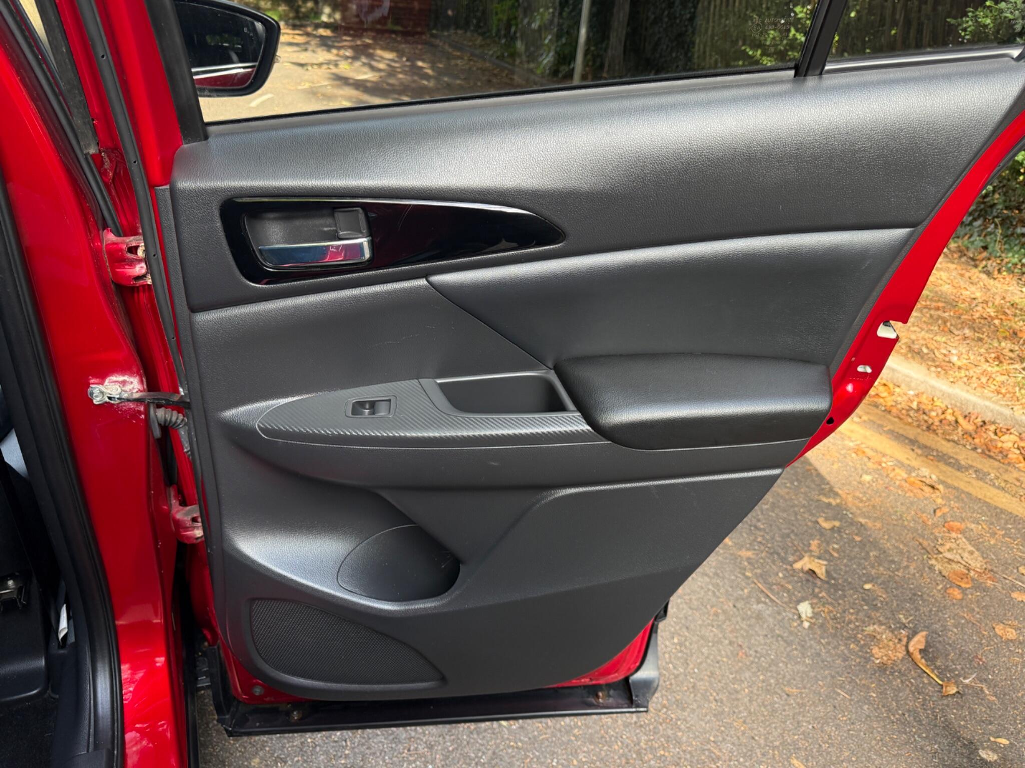 Mitsubishi Eclipse Cross - Image 27