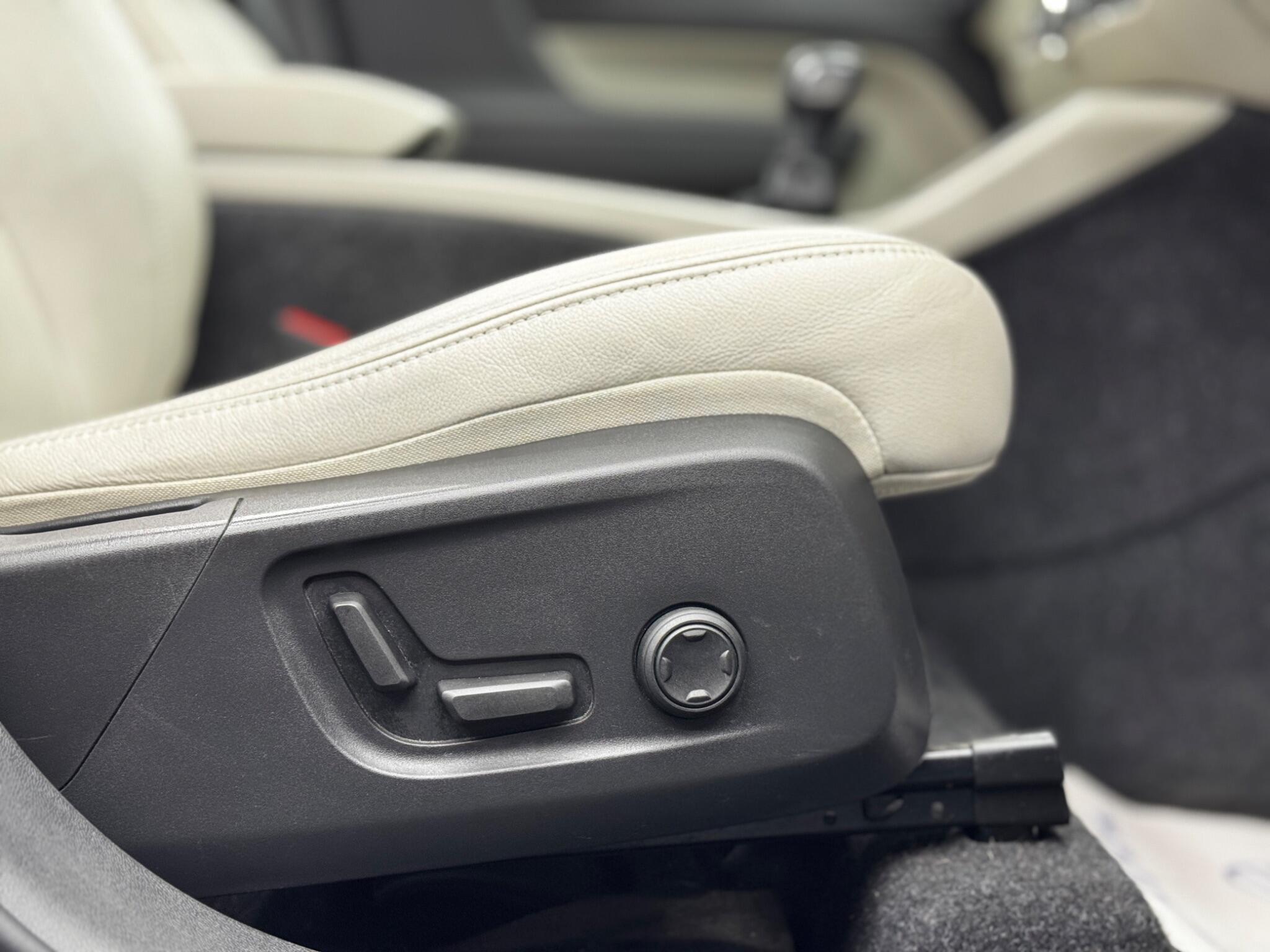 Volvo XC40 view 42