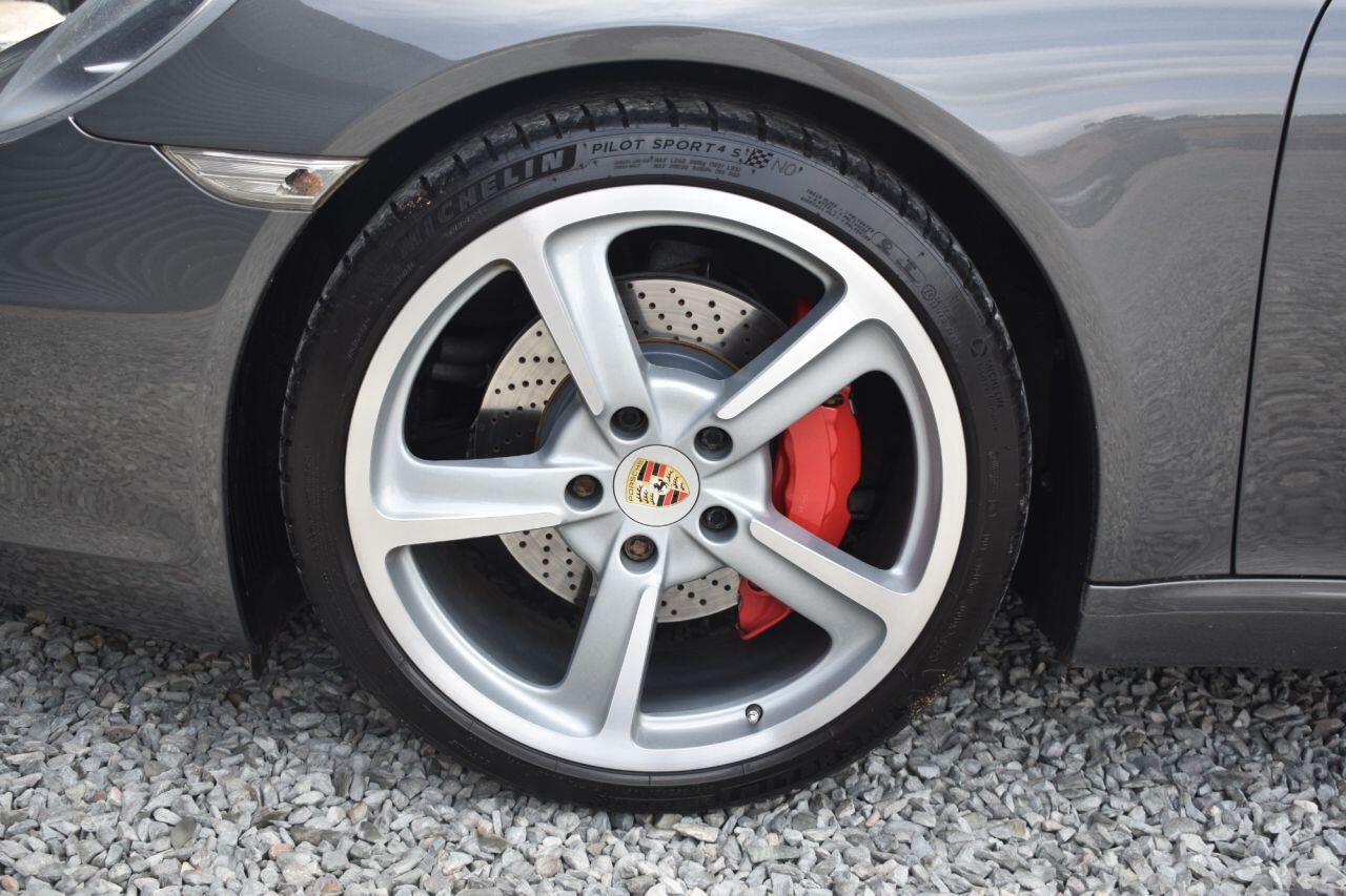 Porsche 911 view 29