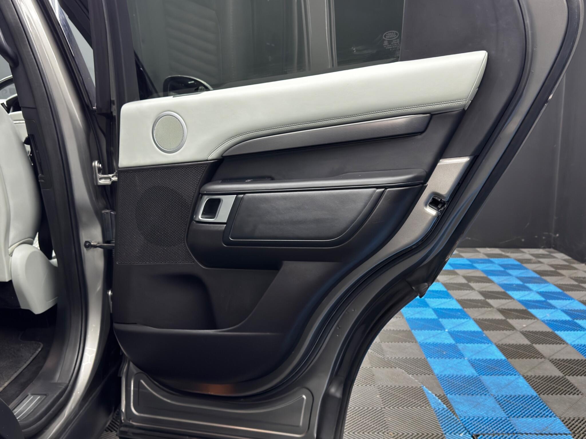 Land Rover Discovery view 51