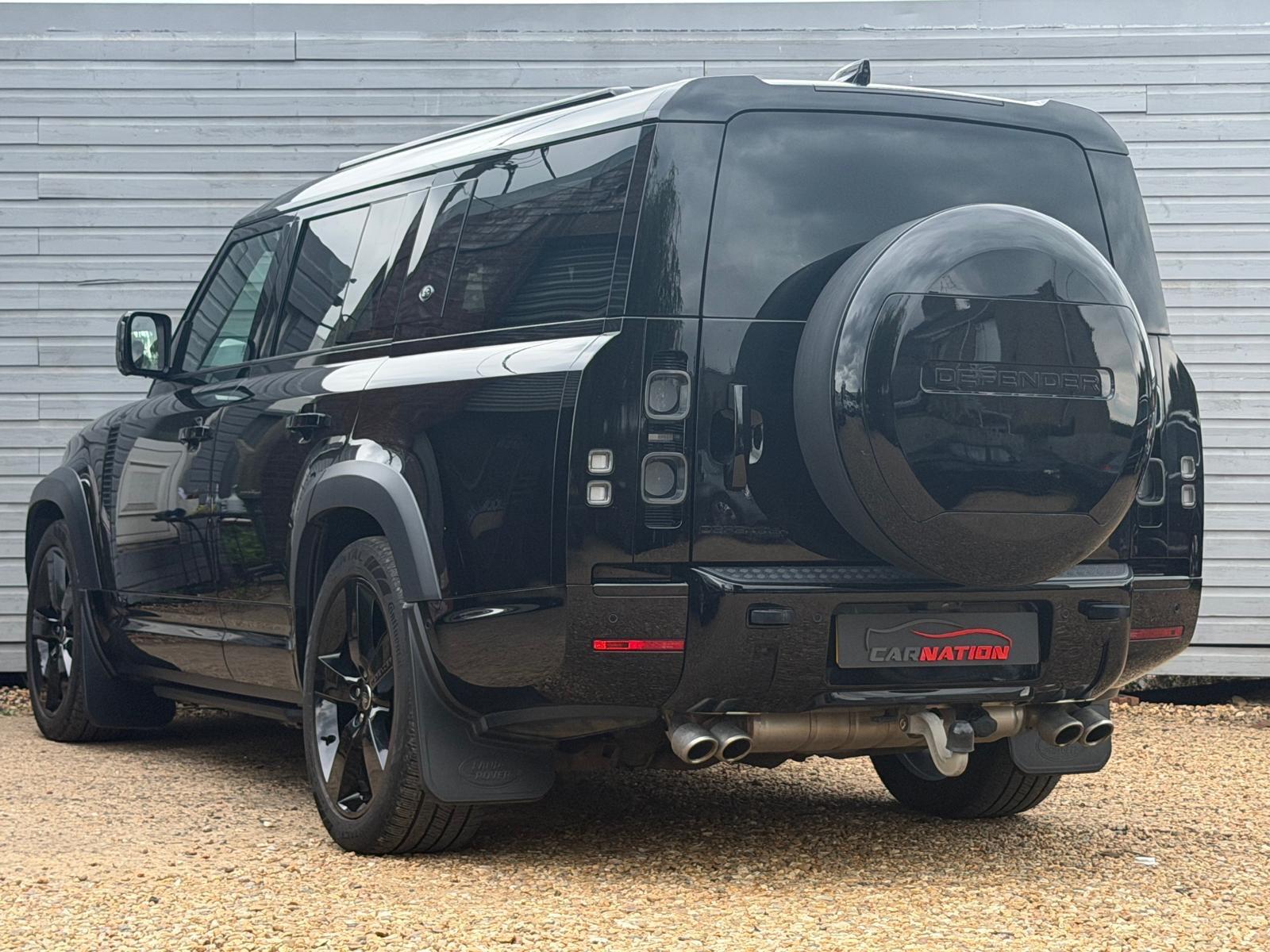 Land Rover Defender 130 view 4