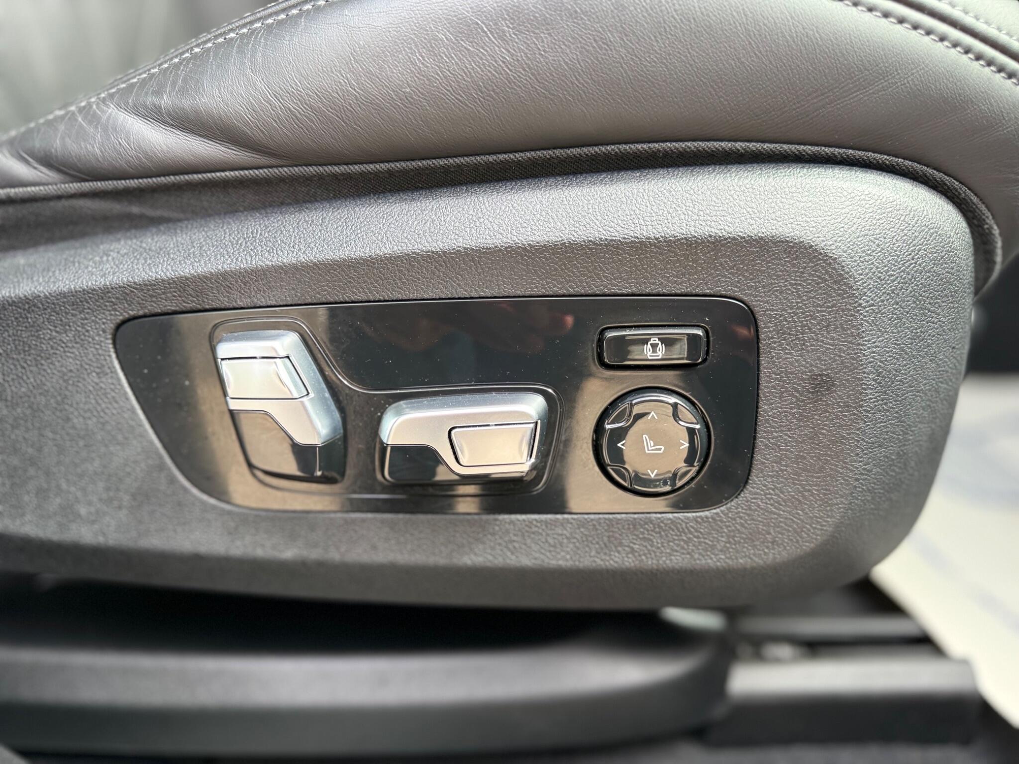 BMW XM view 34