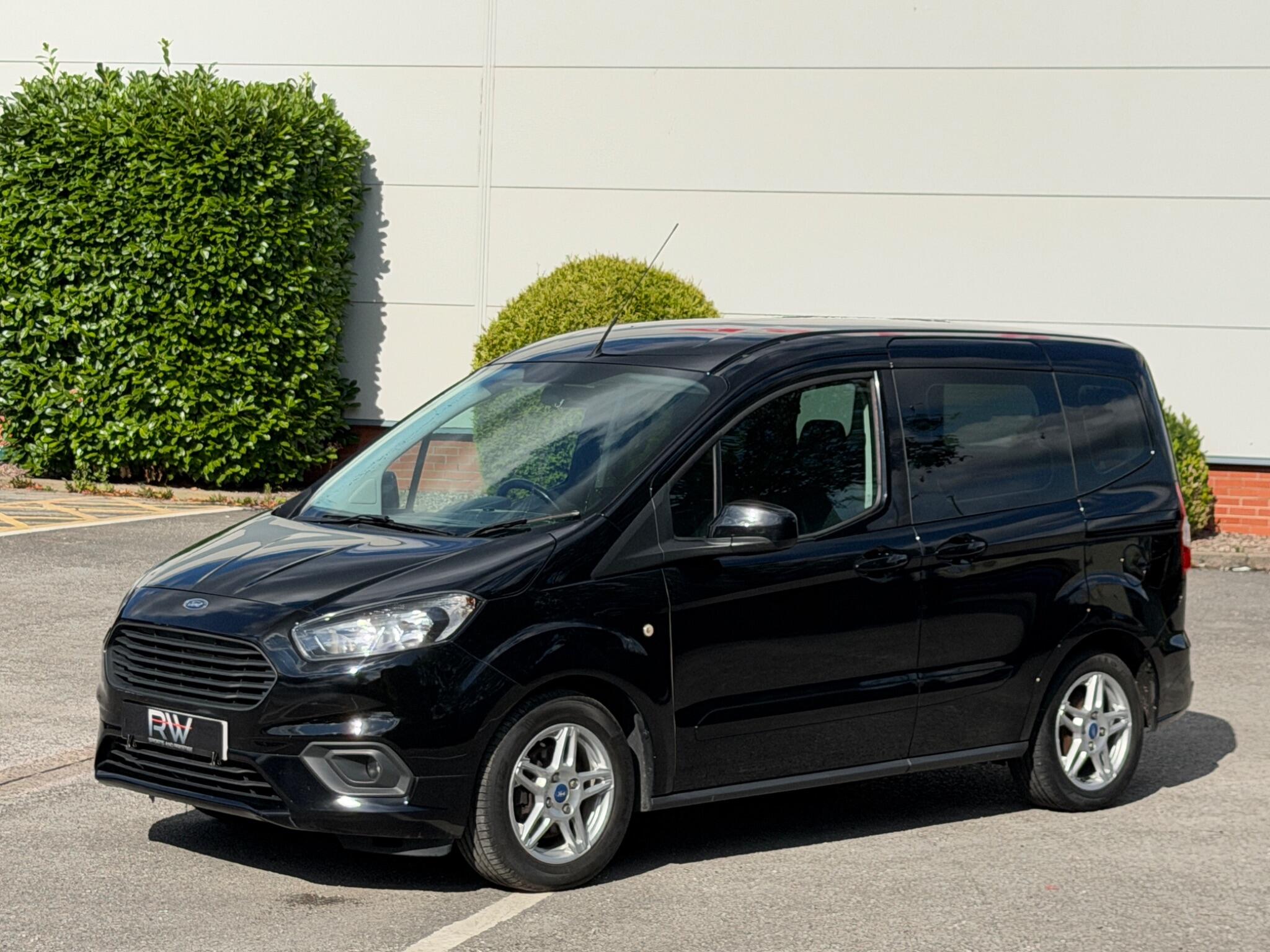 Ford Tourneo Courier view 25