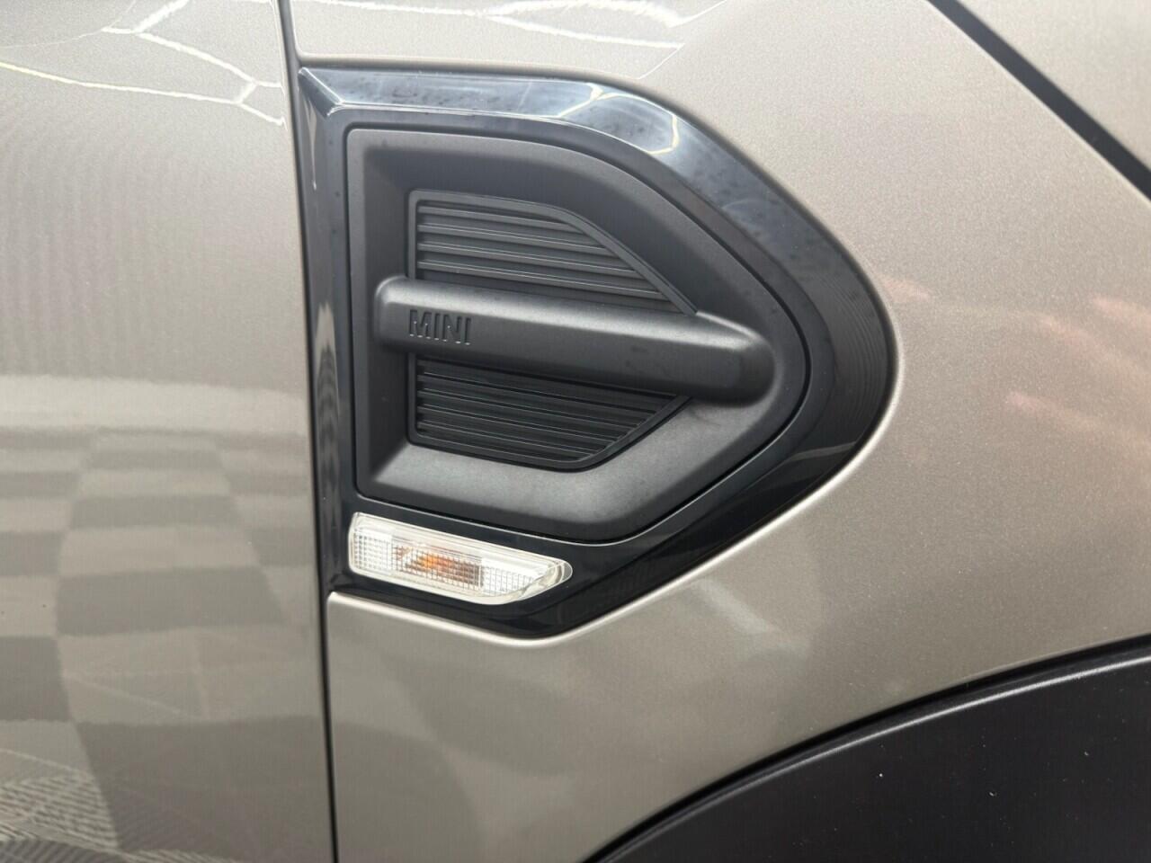 Mini Countryman view 33