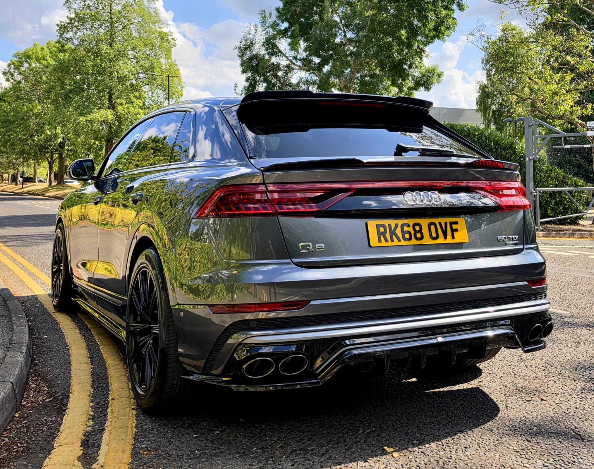 Audi Q8 view 14