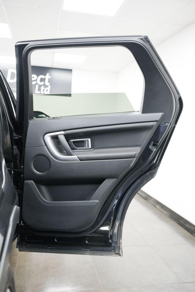 Land Rover Discovery Sport view 18