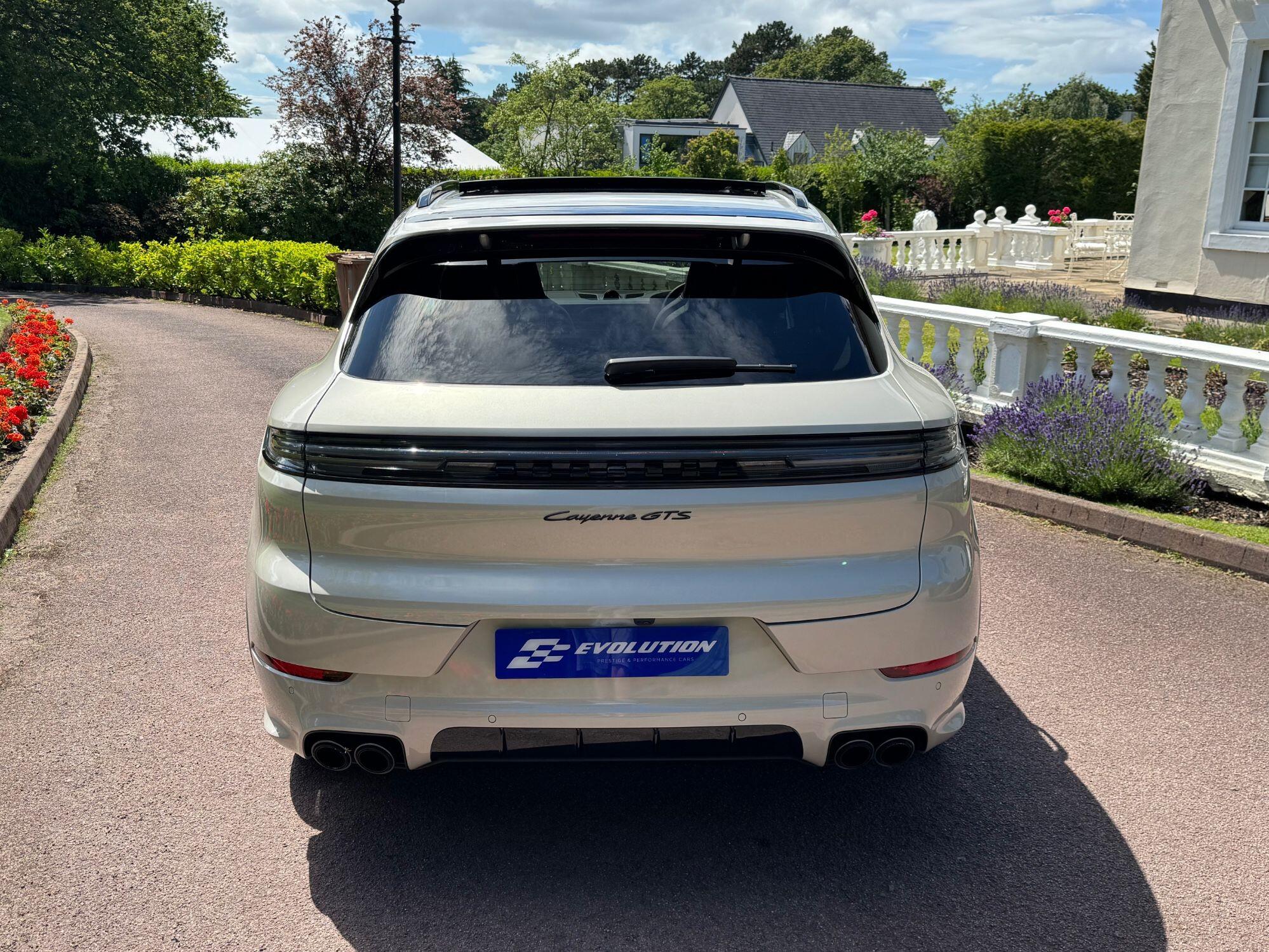 Porsche Cayenne view 11
