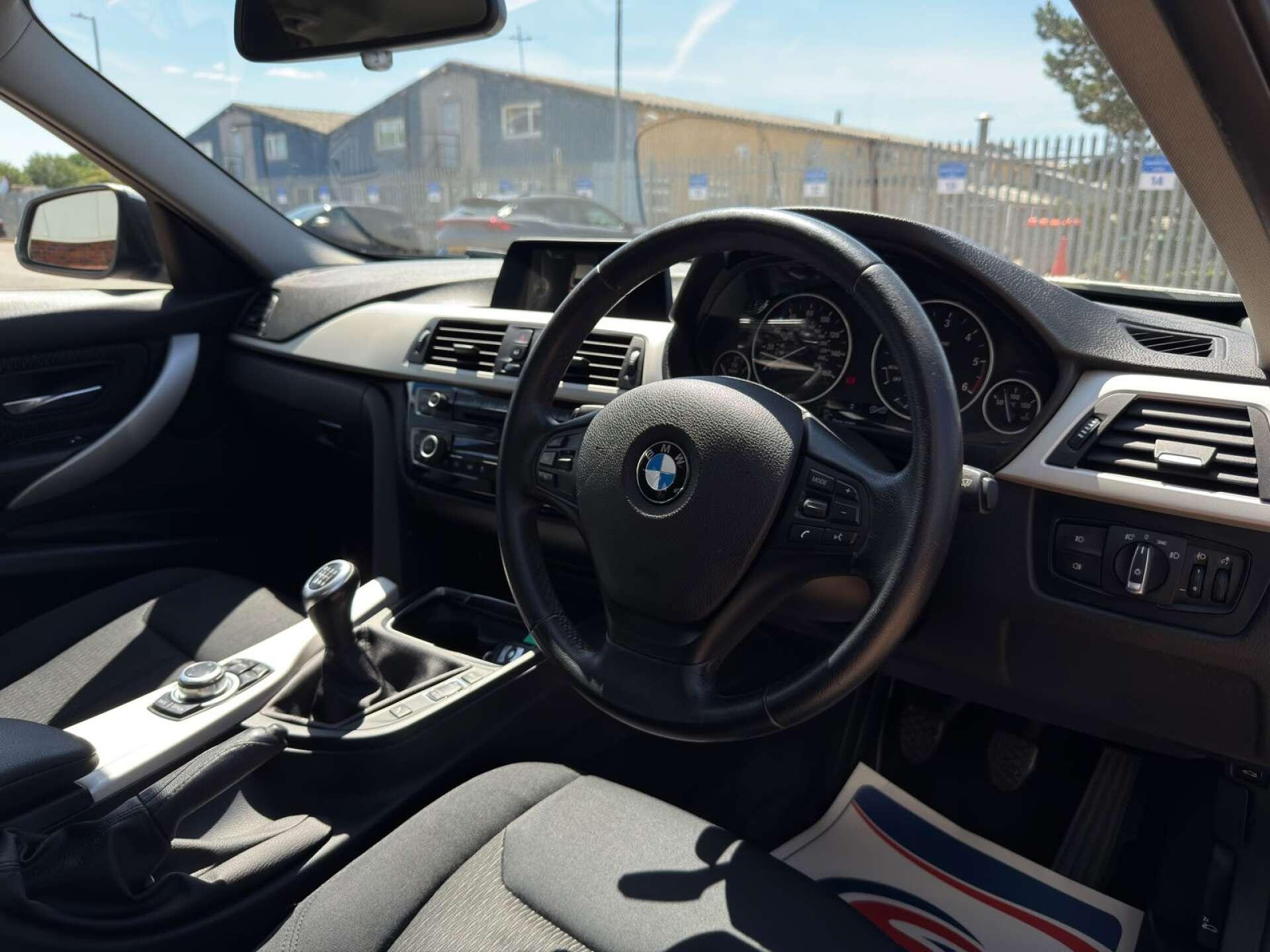 BMW 3 Series view 12