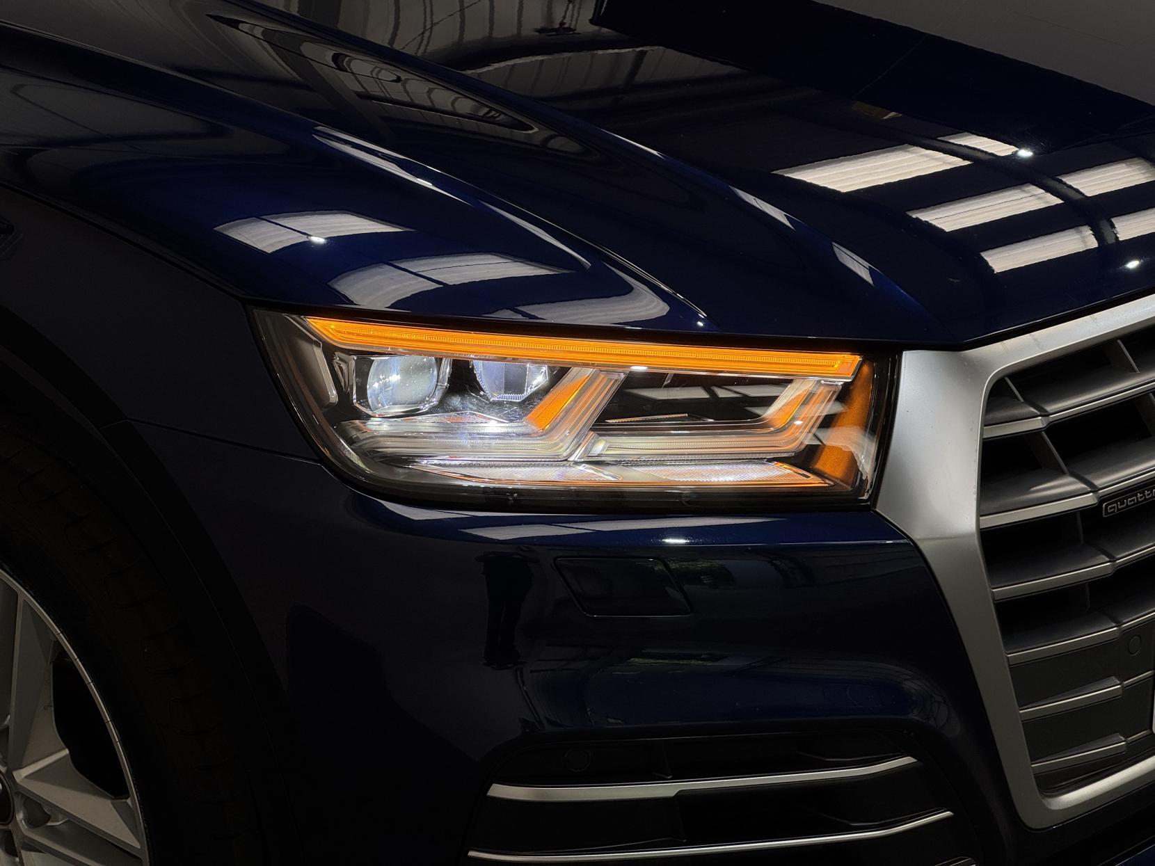 Audi Q5 view 7