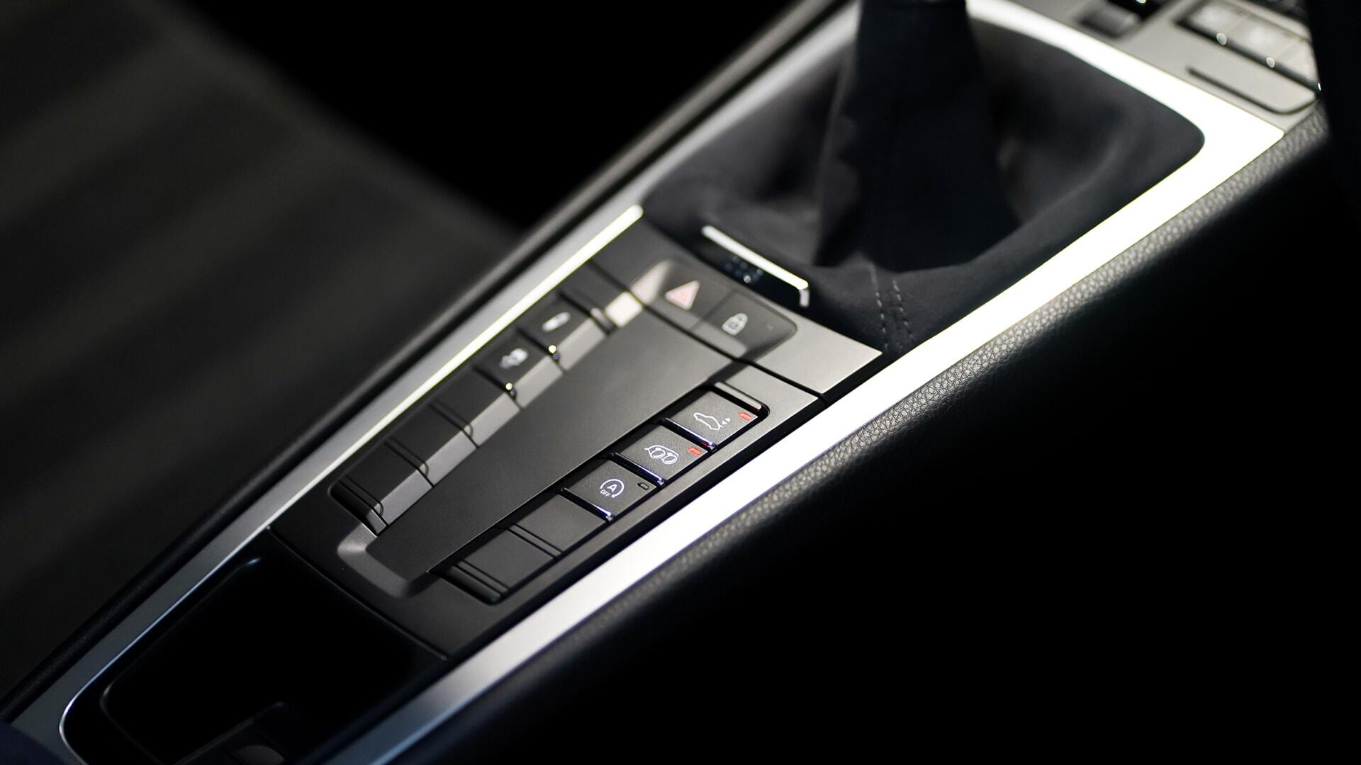 Porsche Cayman view 11