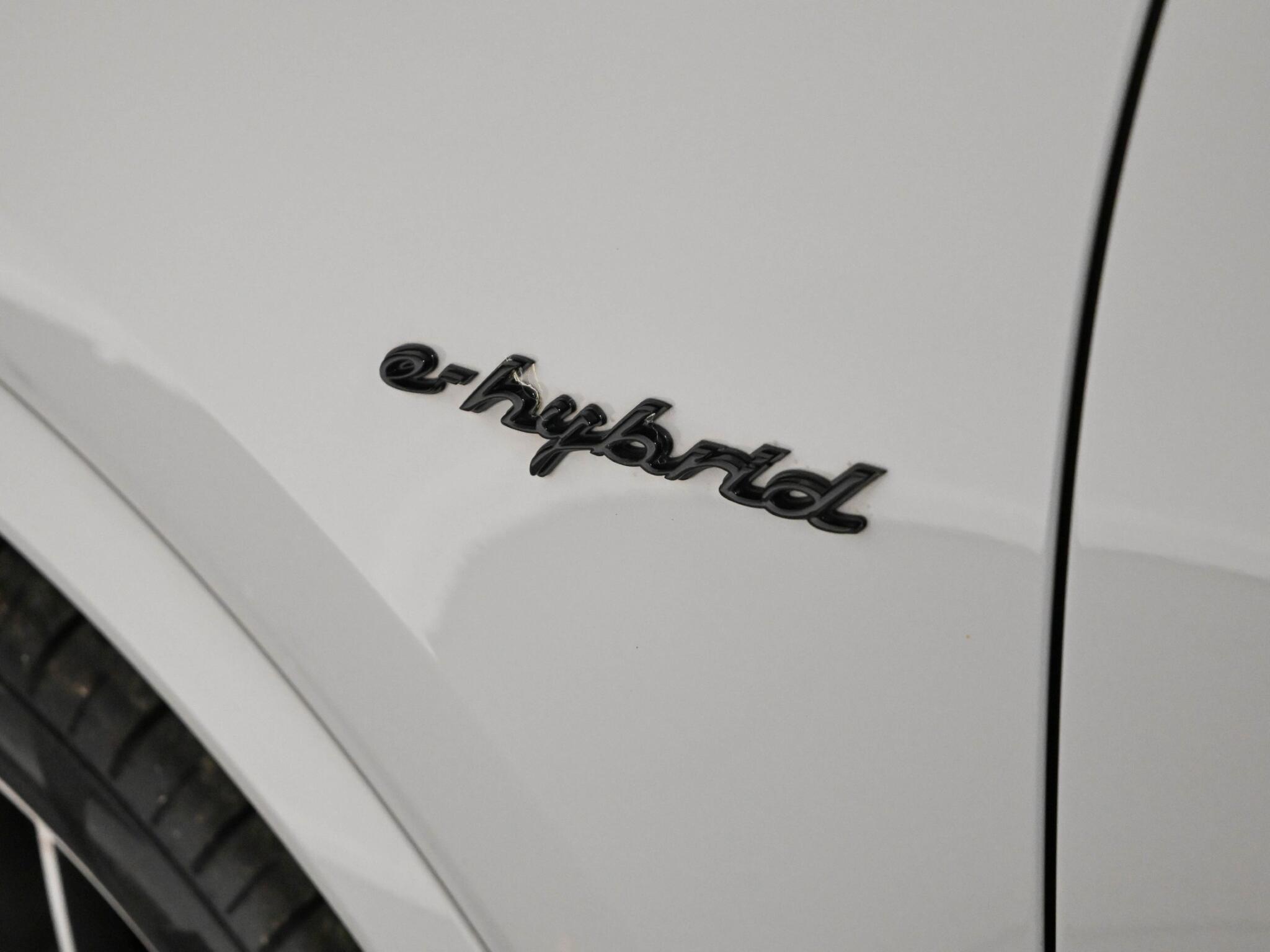 Porsche Cayenne view 33