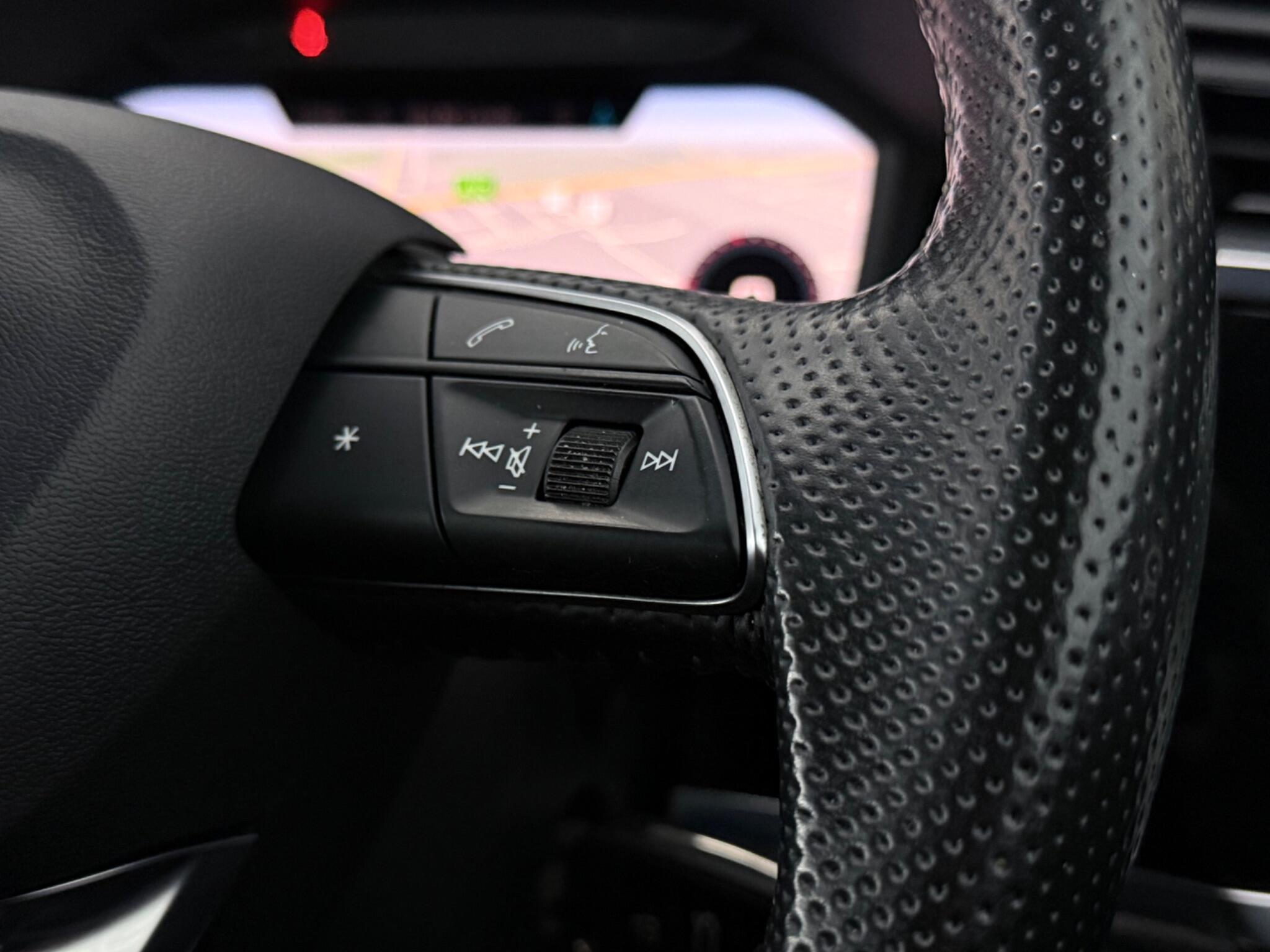 Audi Q3 view 16