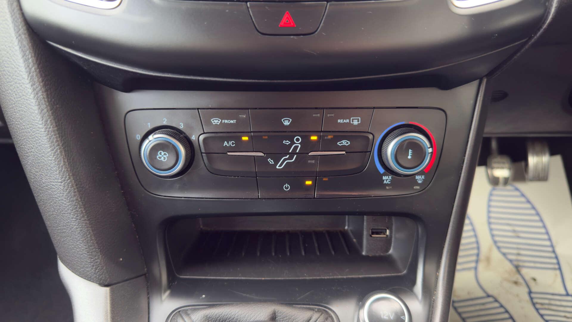 Ford Focus view 29