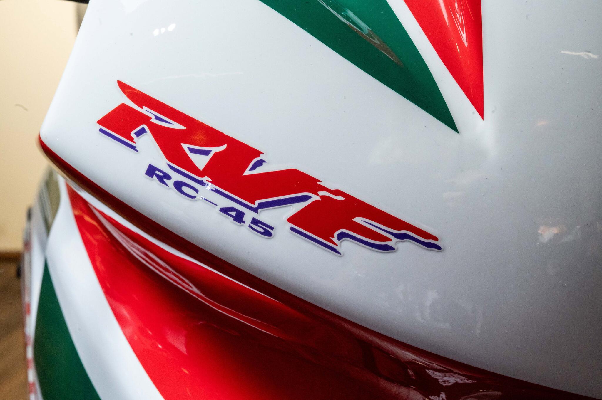 Honda RVF750 view 18