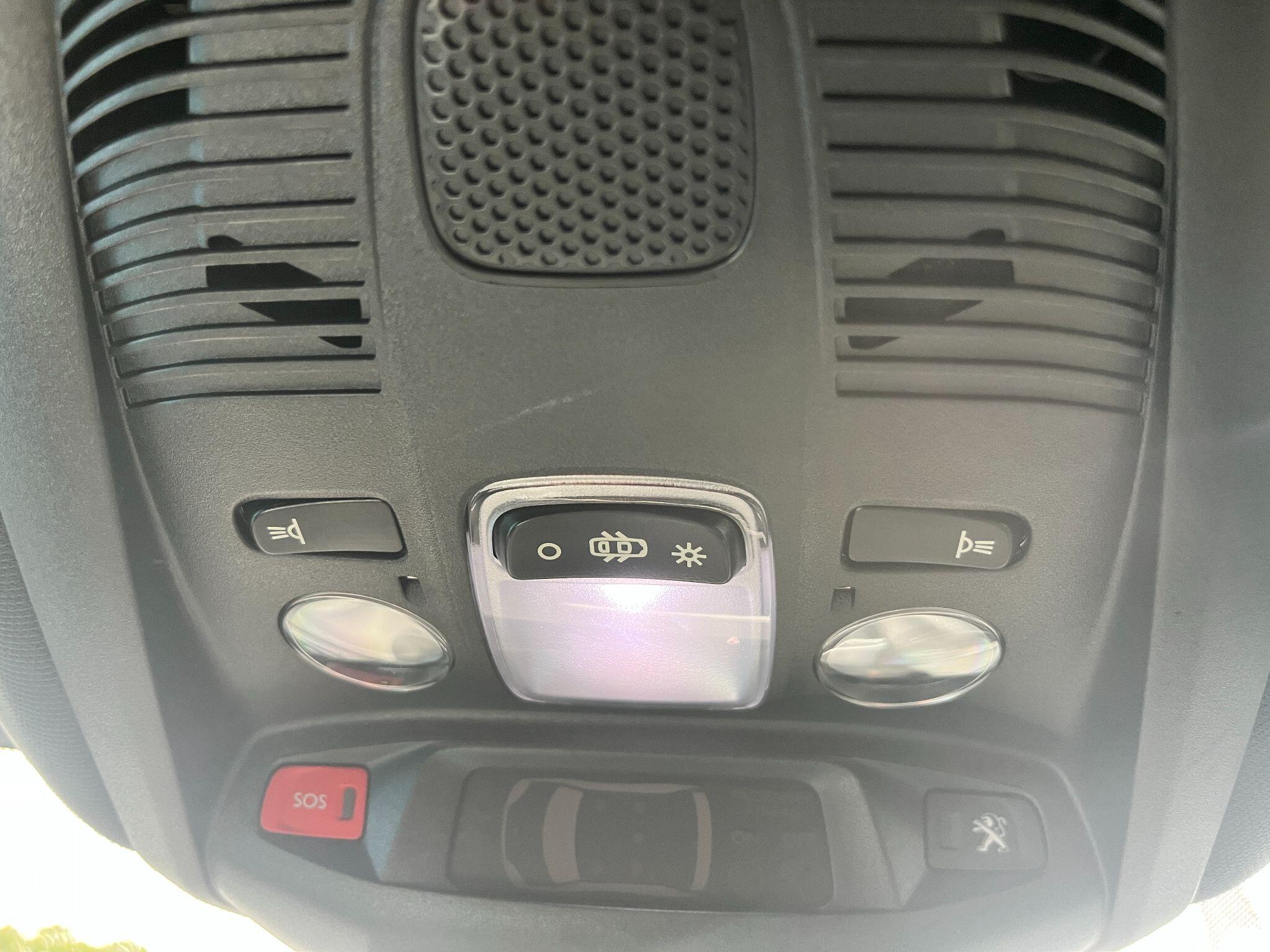 Peugeot 3008 view 17