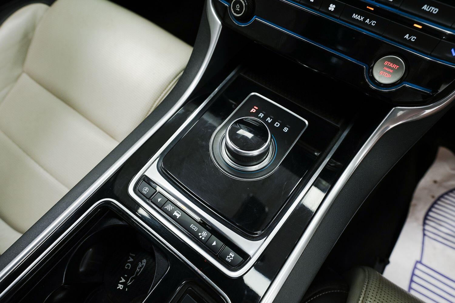 Jaguar Xe view 21