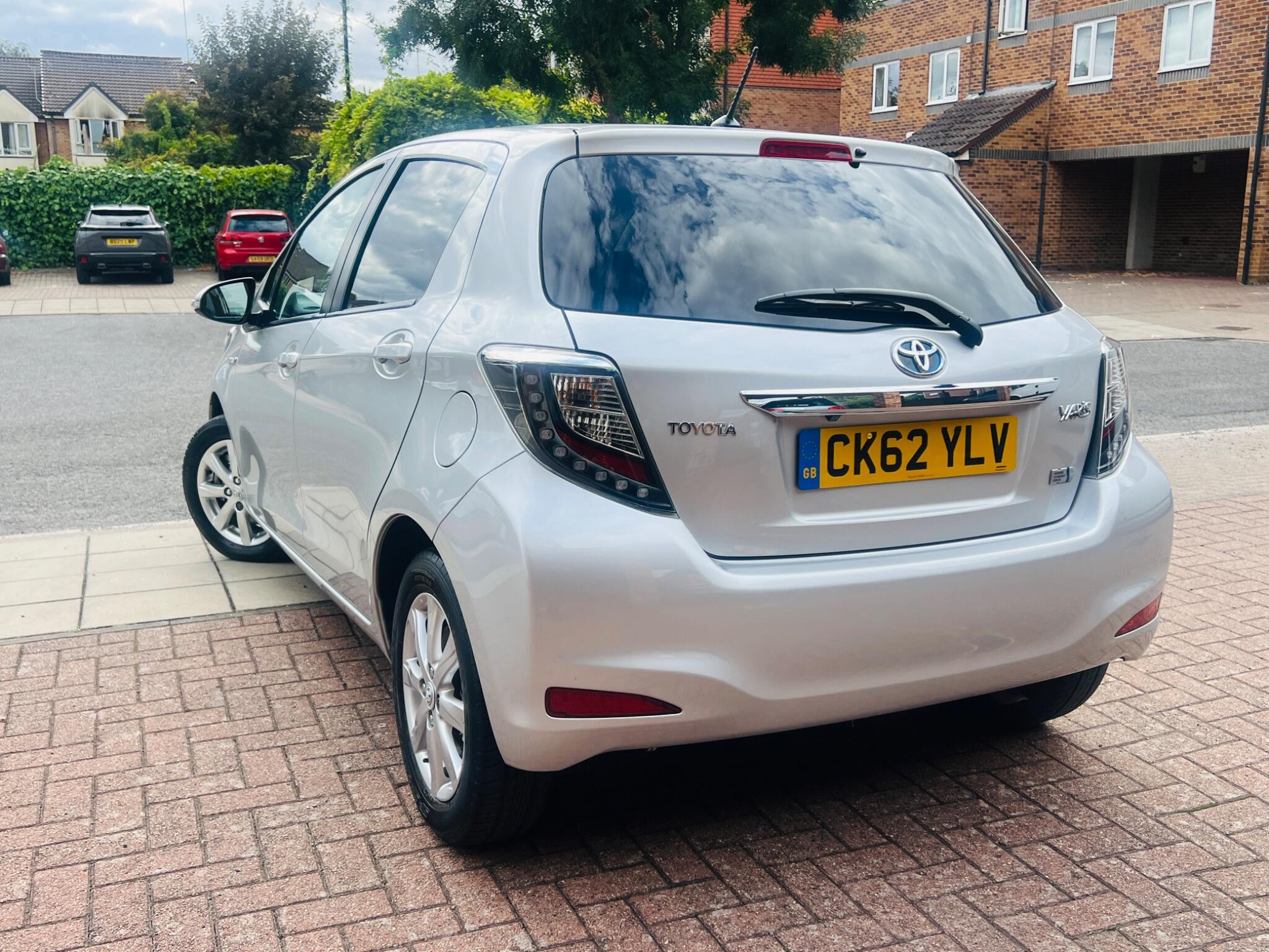 Toyota Yaris view 3