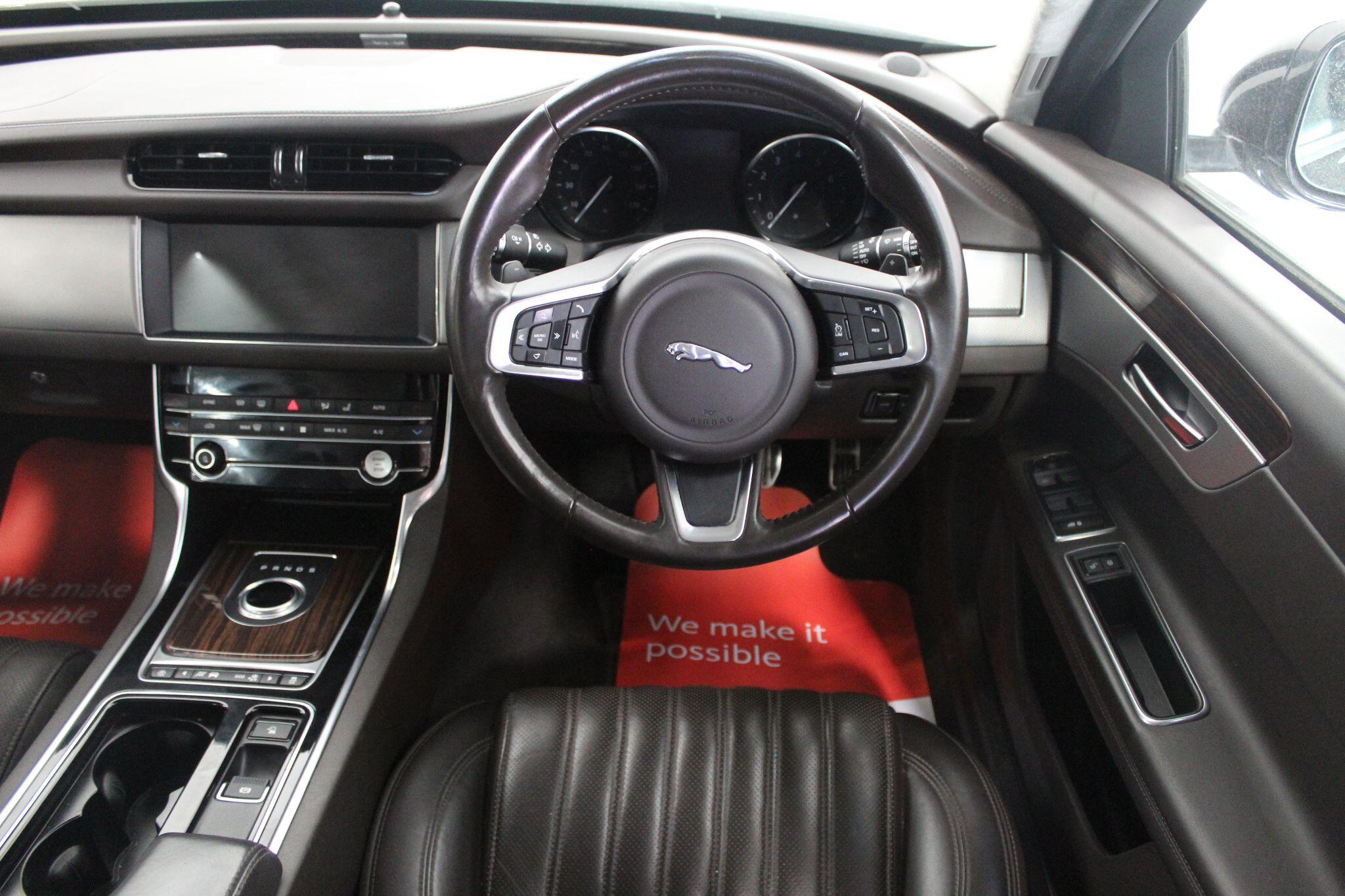 Jaguar XF view 44