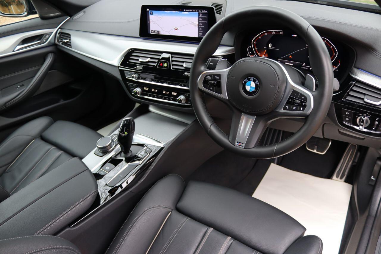 BMW 5 Series view 10