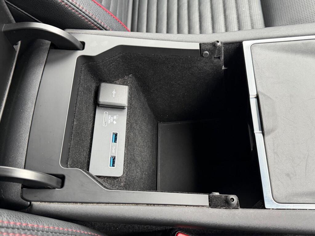 Land Rover Discovery Sport view 43