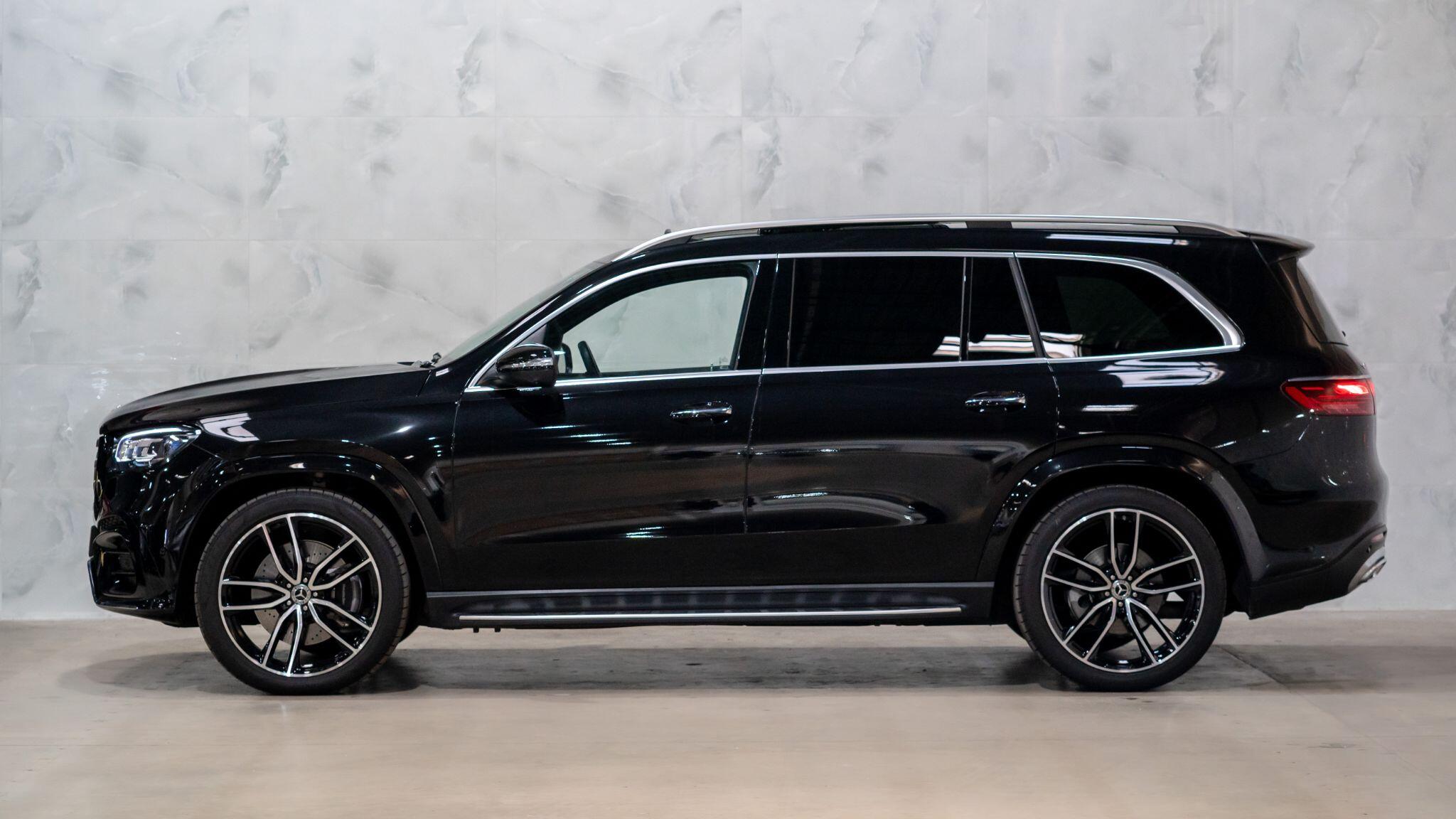 Mercedes-Benz GLS view 4