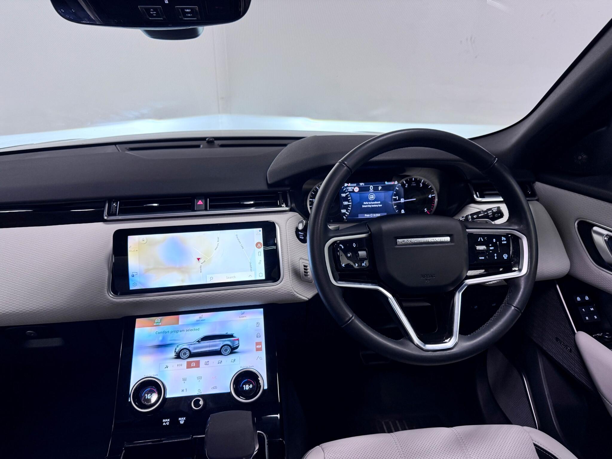 Land Rover Range Rover Velar view 32