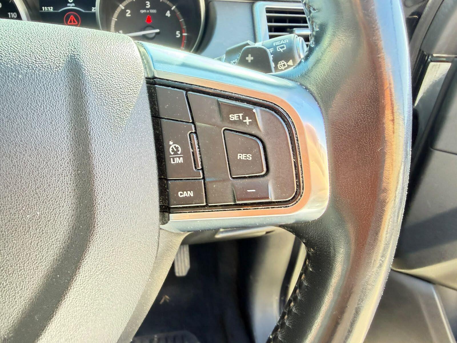 Land Rover Discovery Sport view 25