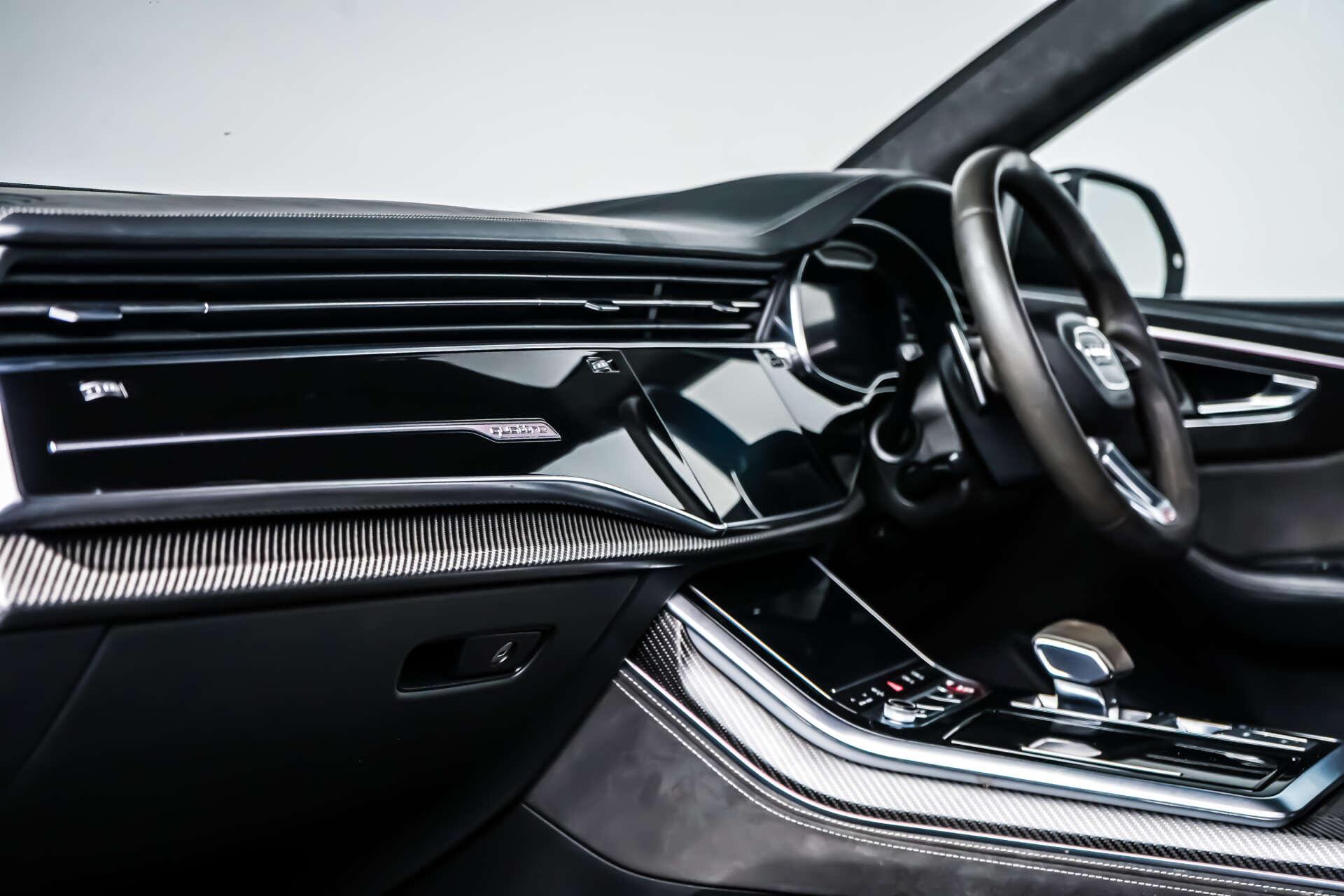 Audi RS Q8 view 22