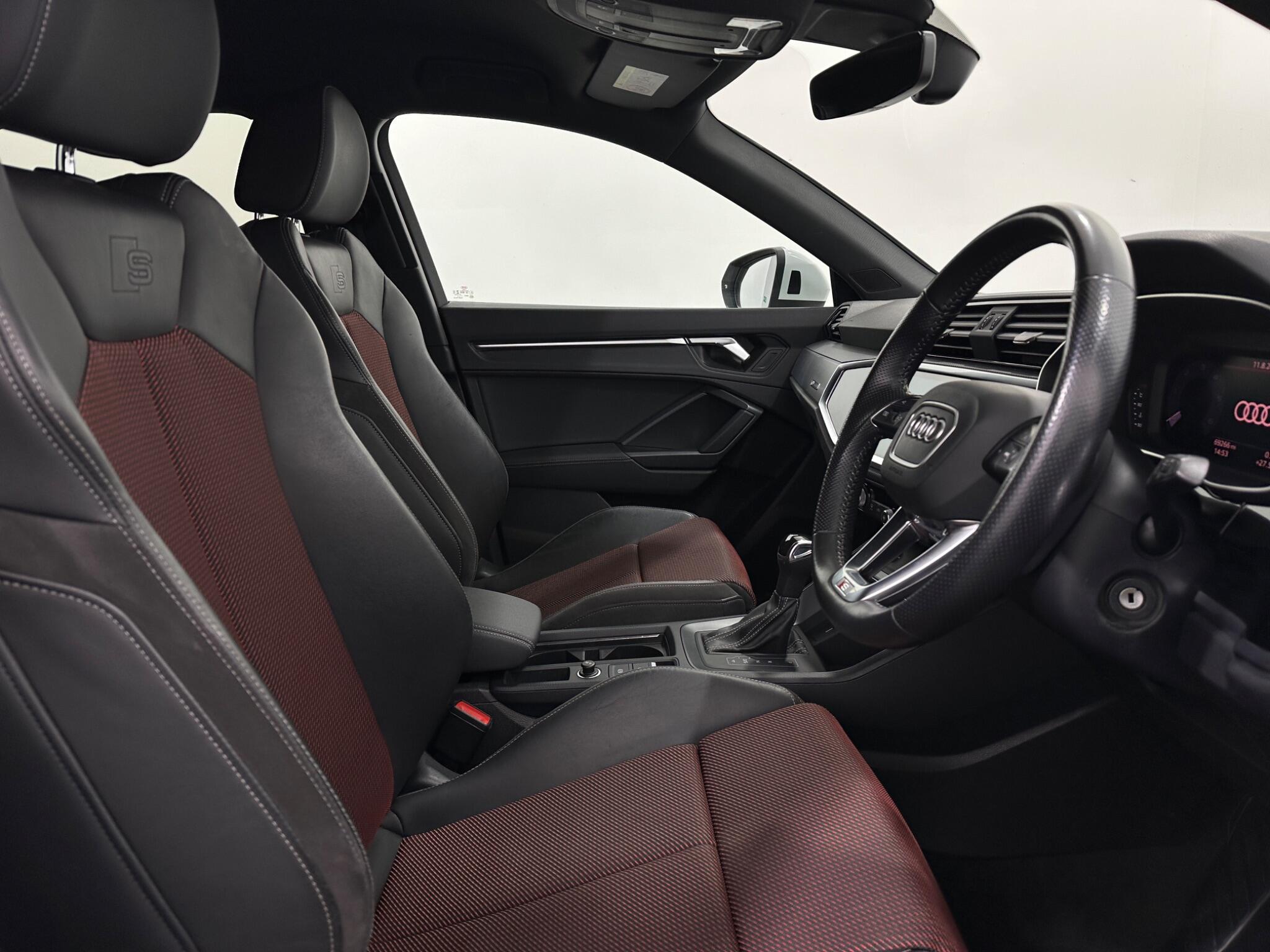 Audi Q3 view 31