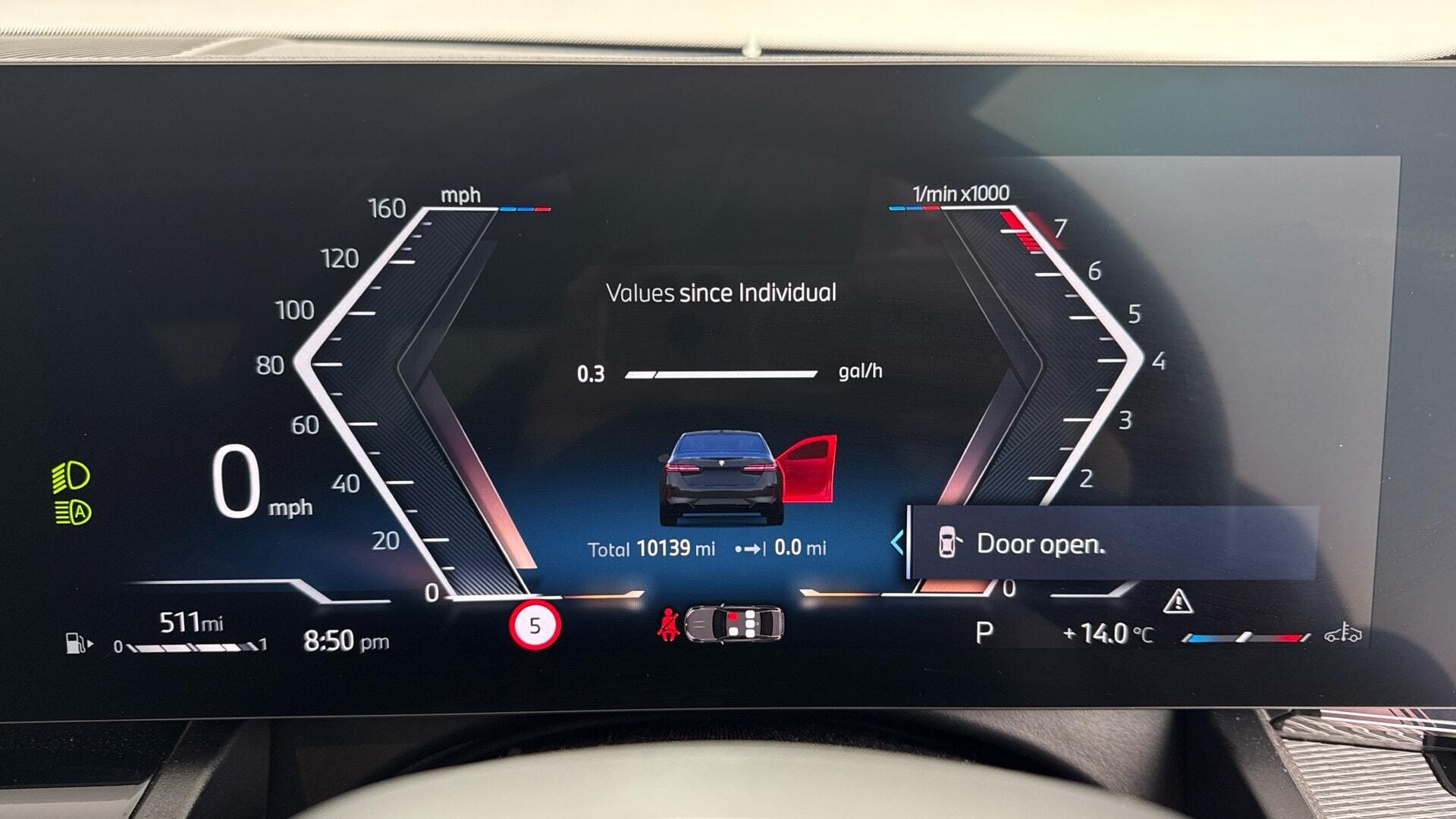 BMW 5 Series view 9