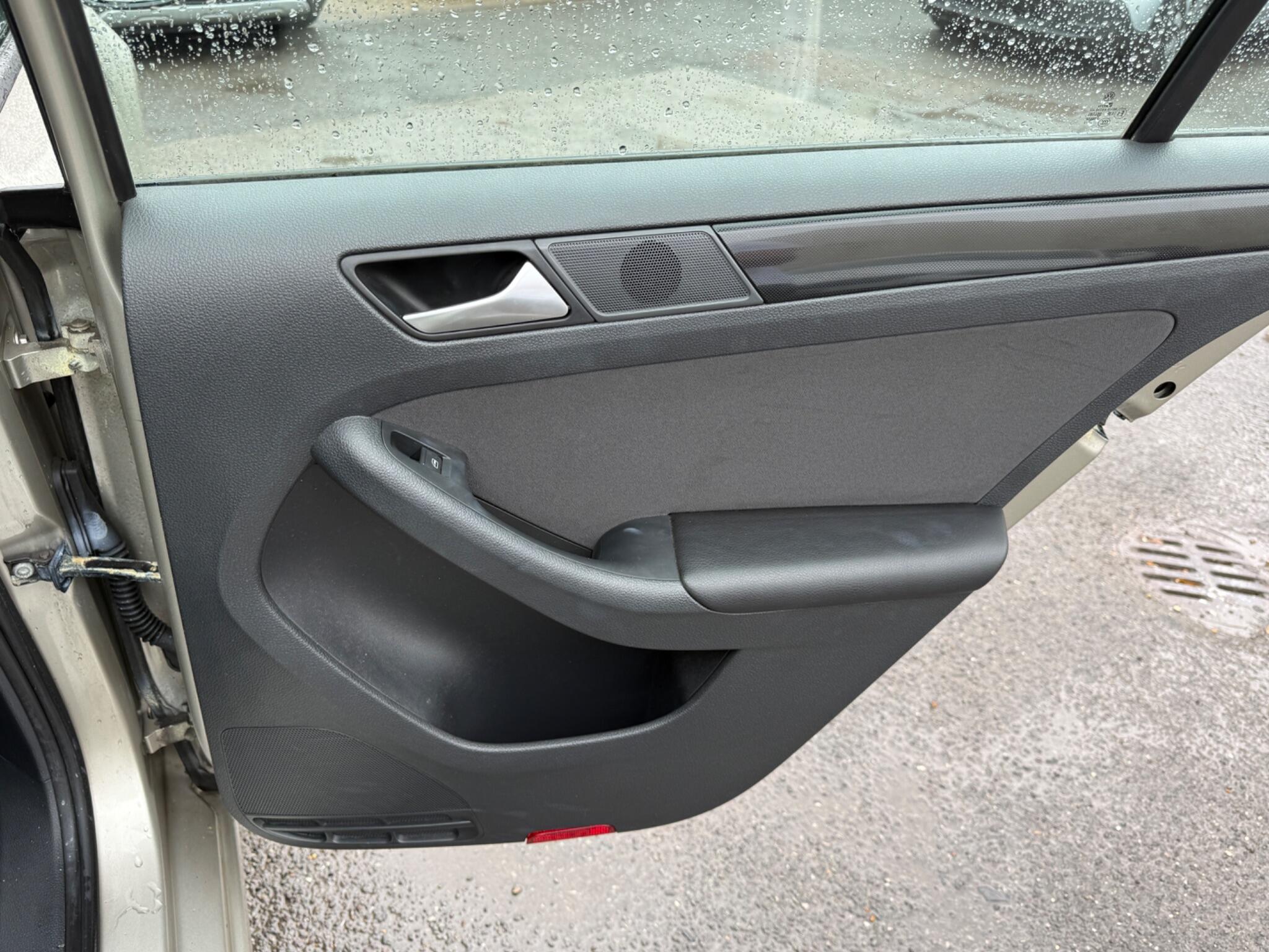 Volkswagen Jetta - Image 42