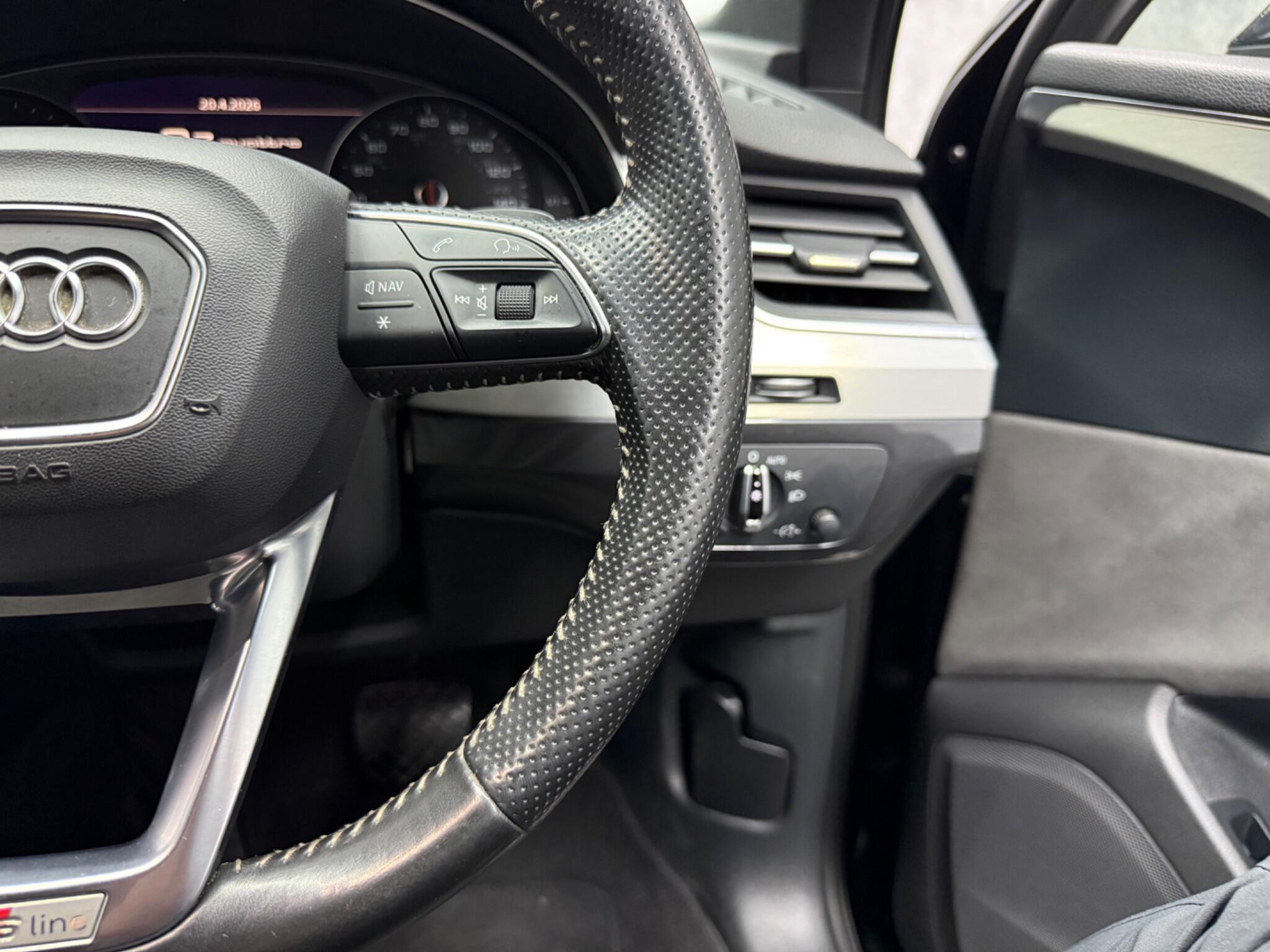 Audi Q7 view 13