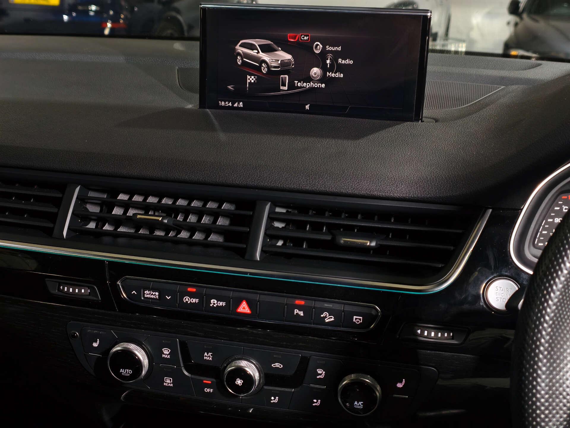 Audi Q7 view 31