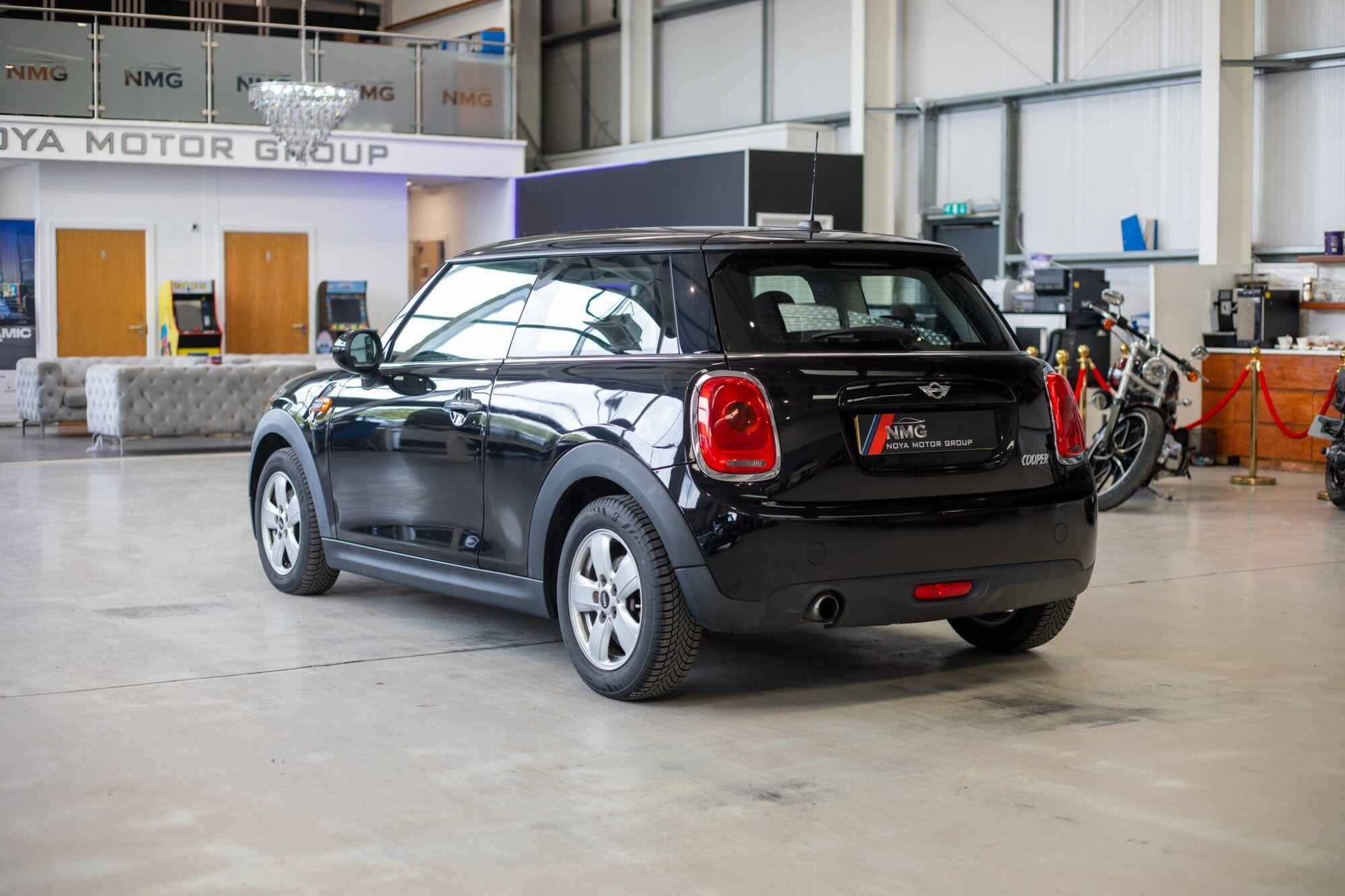 Mini Hatch view 29