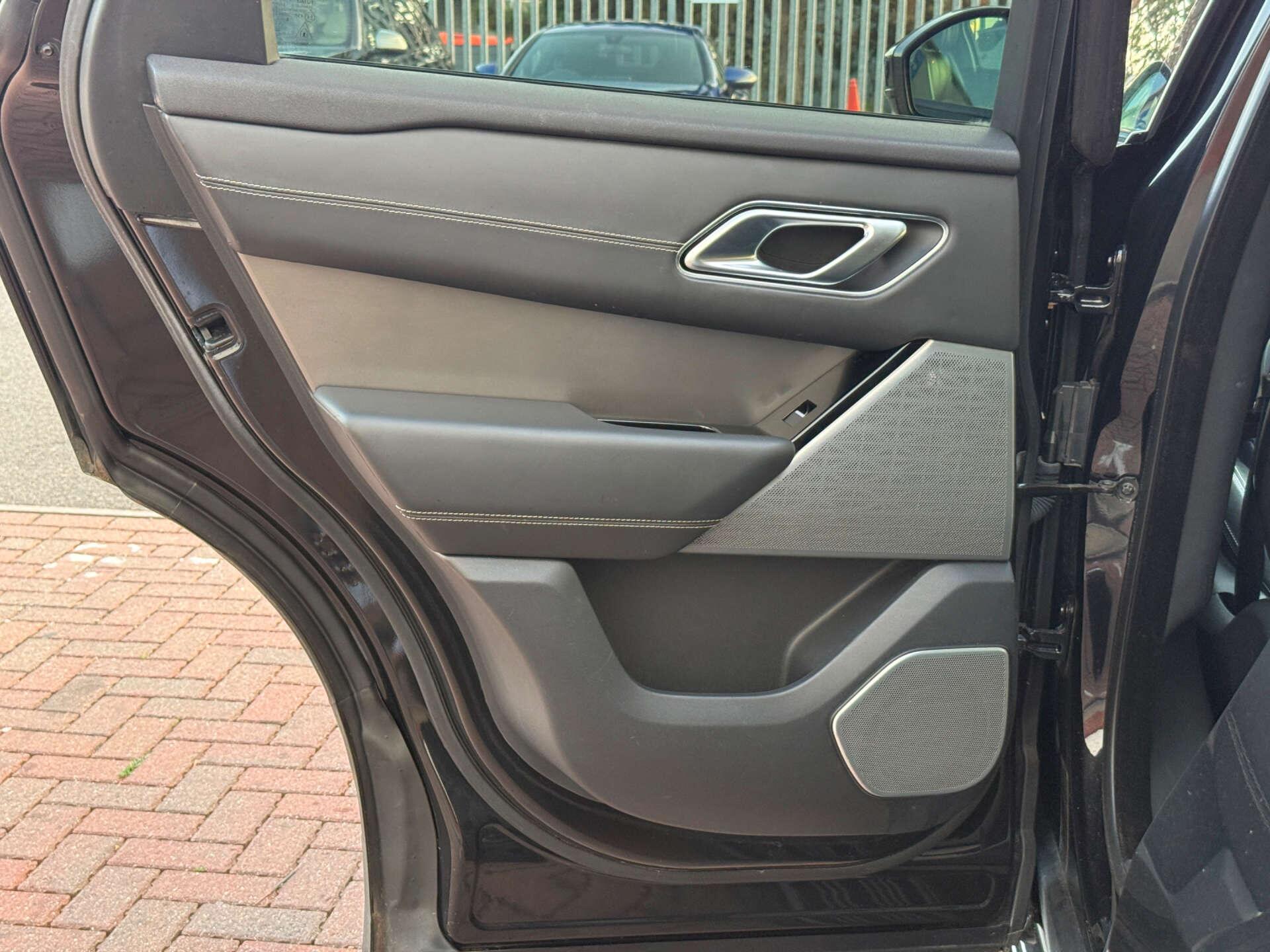 Land Rover Range Rover Velar view 41