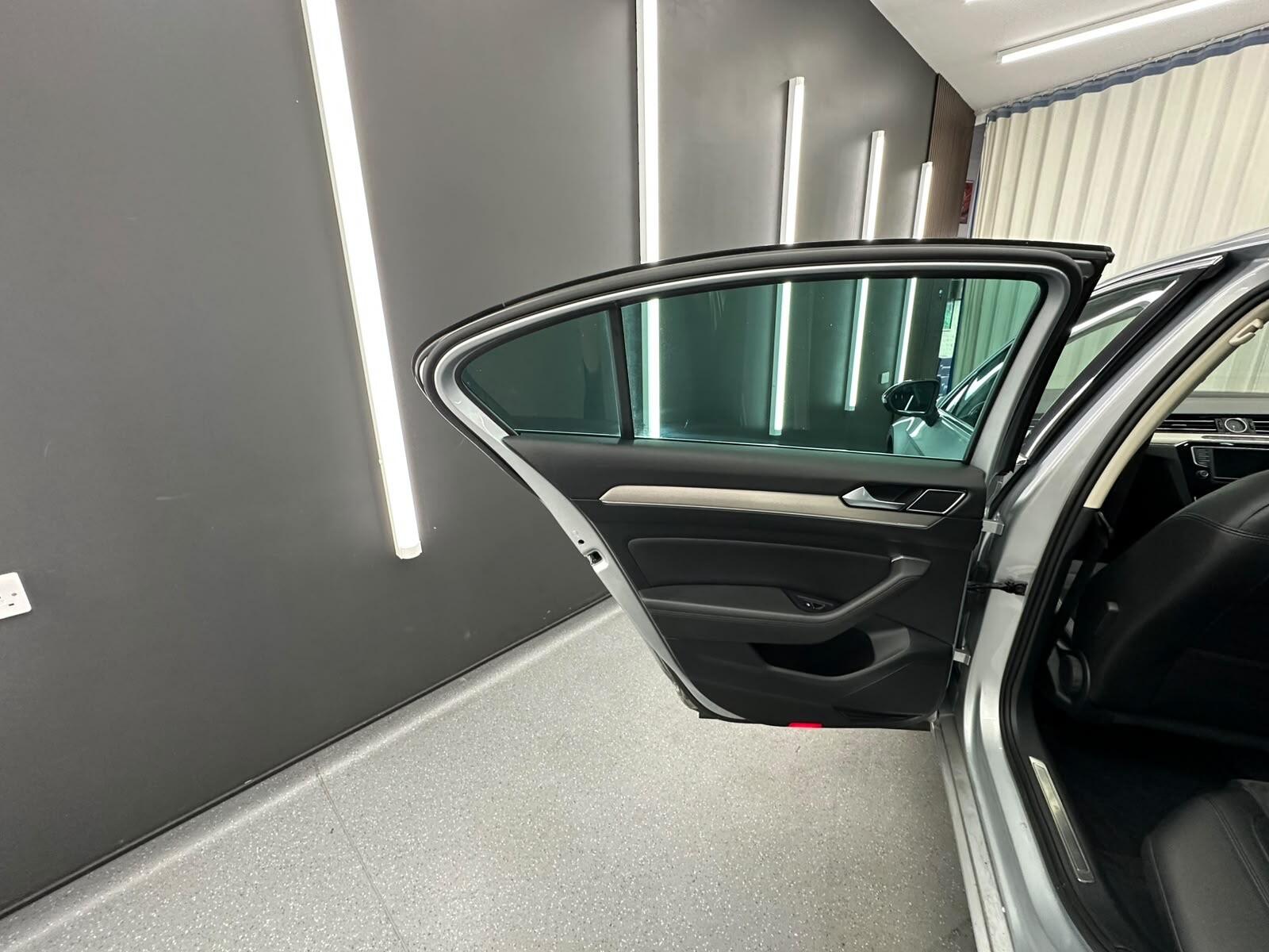 Volkswagen Passat view 22